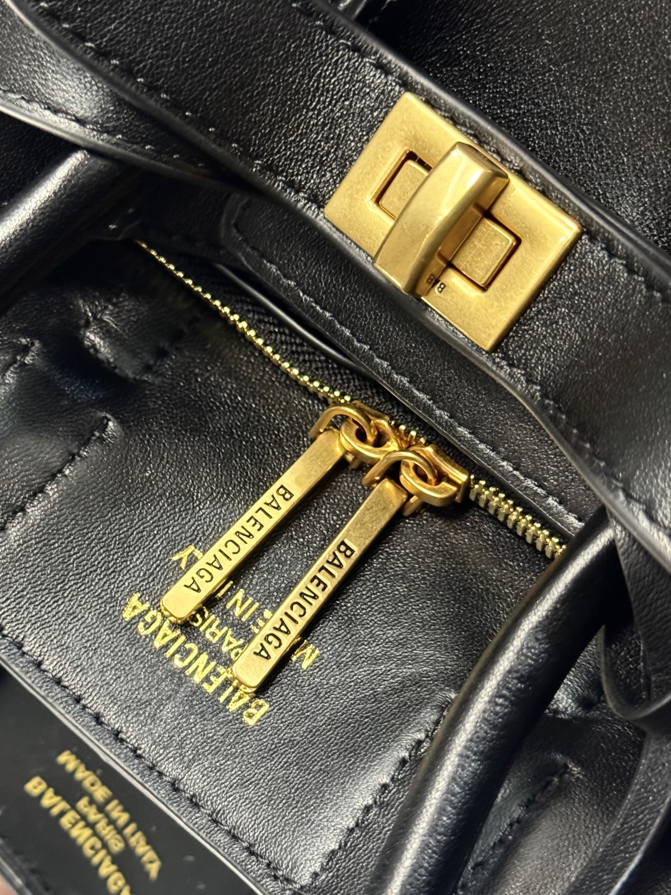 23CM-mini 巴黎世家 单肩斜跨 Balenciag Bel Air  (Crossbody/Shoulder) Cowhide Tote – Black 8357322ABAW1000