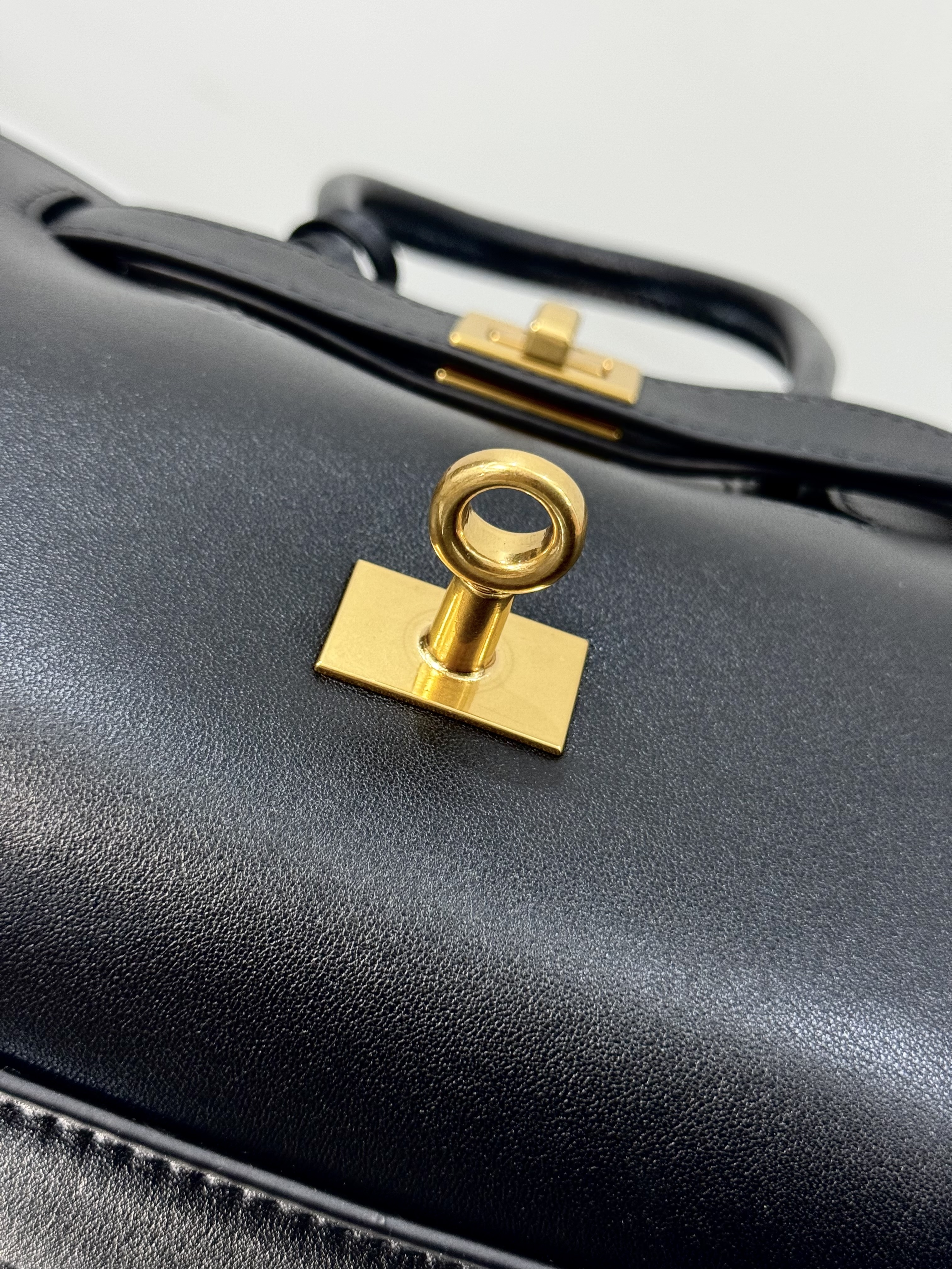 23CM-mini 巴黎世家 单肩斜跨 Balenciag Bel Air  (Crossbody/Shoulder) Cowhide Tote – Black 8357322ABAW1000