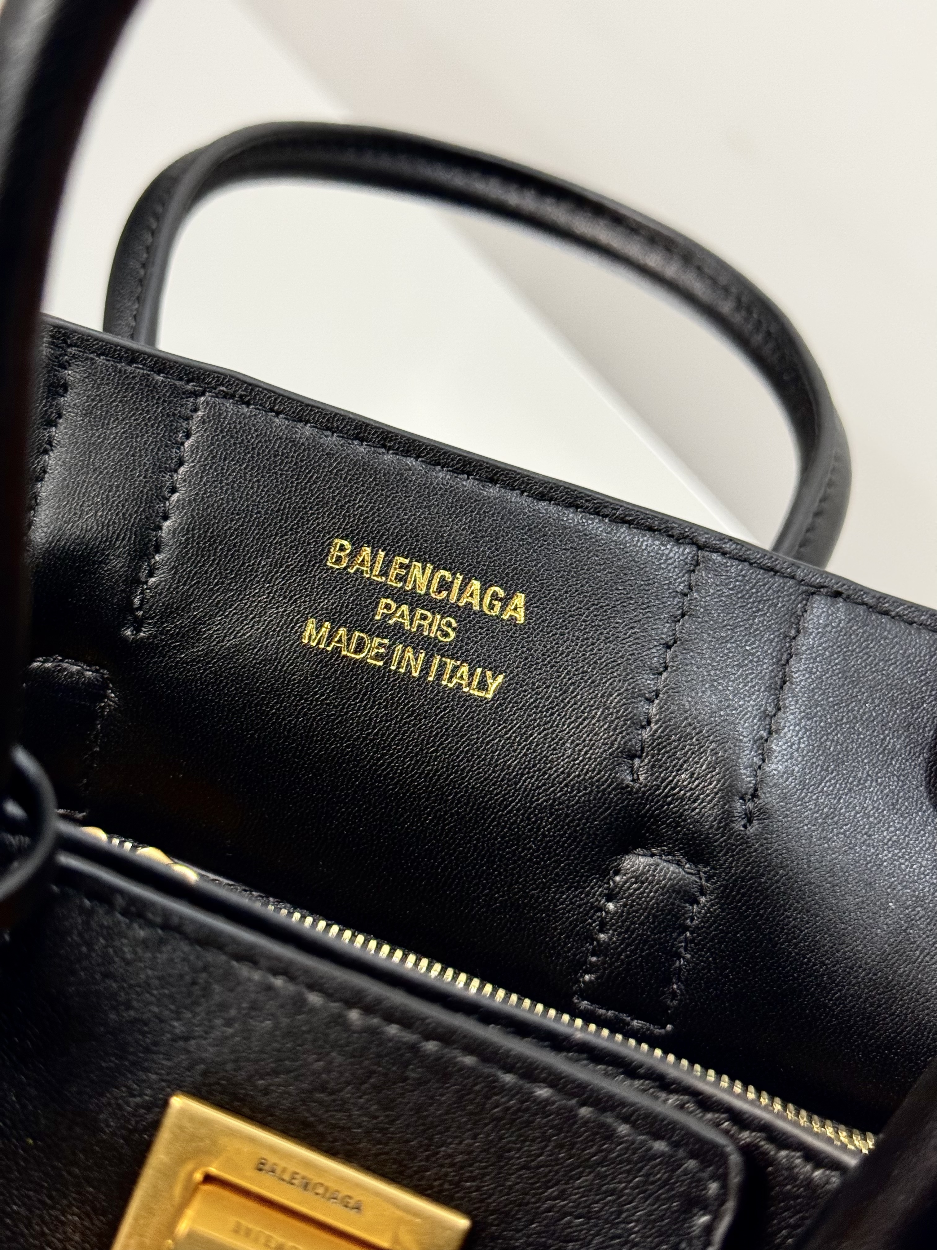 23CM-mini 巴黎世家 单肩斜跨 Balenciag Bel Air  (Crossbody/Shoulder) Cowhide Tote – Black 8357322ABAW1000