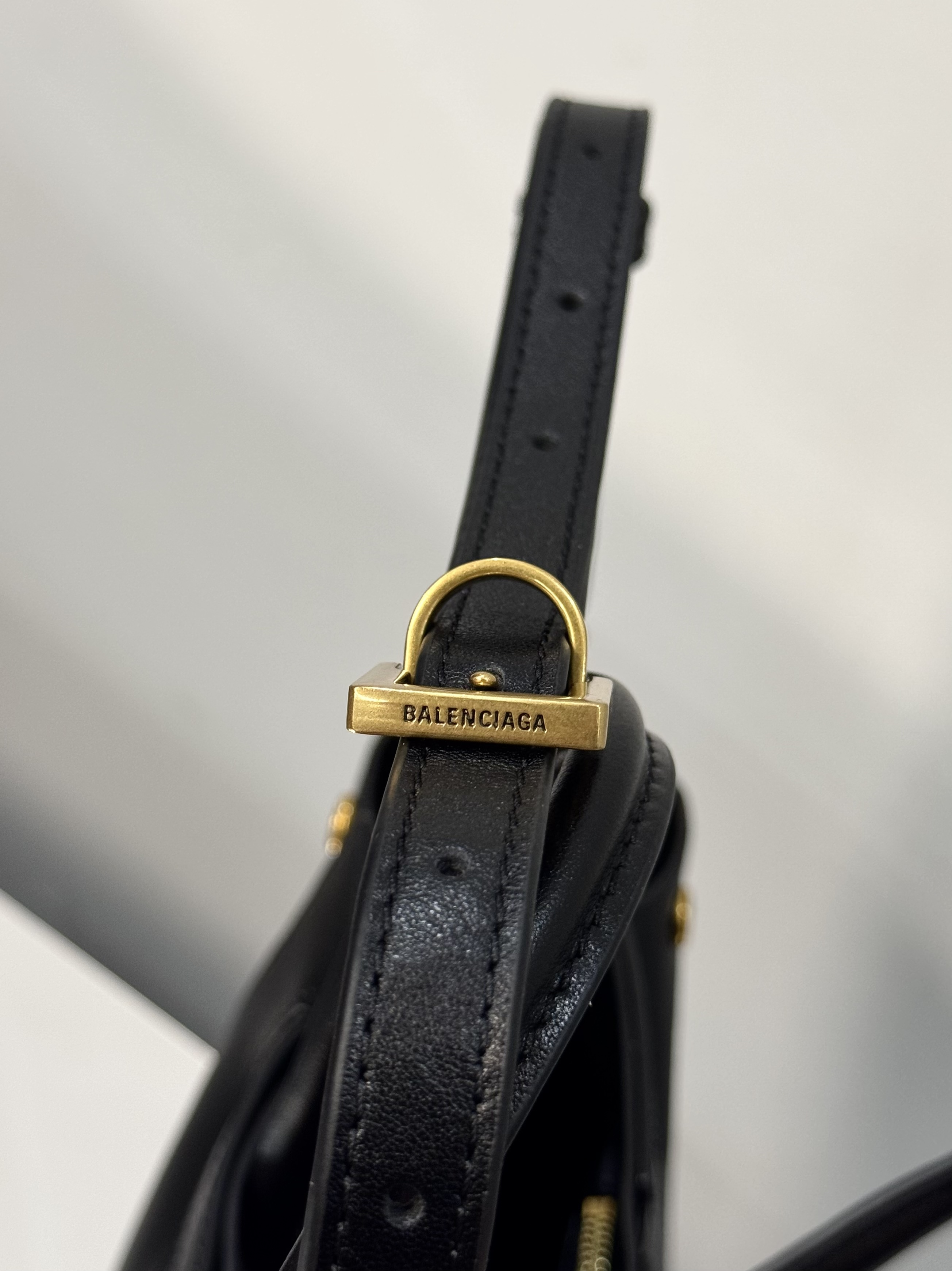 23CM-mini 巴黎世家 单肩斜跨 Balenciag Bel Air  (Crossbody/Shoulder) Cowhide Tote – Black 8357322ABAW1000