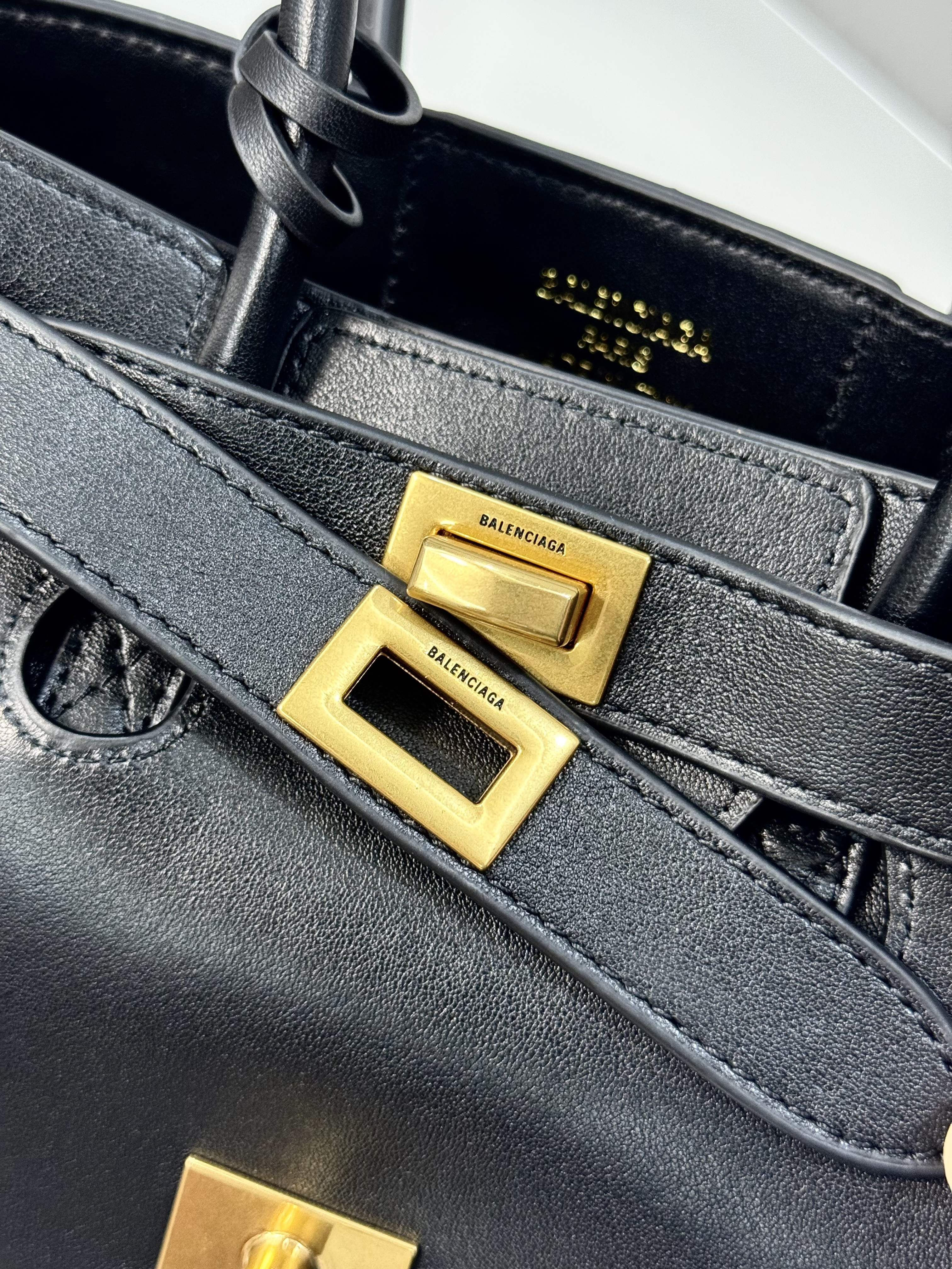 23CM-mini 巴黎世家 单肩斜跨 Balenciag Bel Air  (Crossbody/Shoulder) Cowhide Tote – Black 8357322ABAW1000
