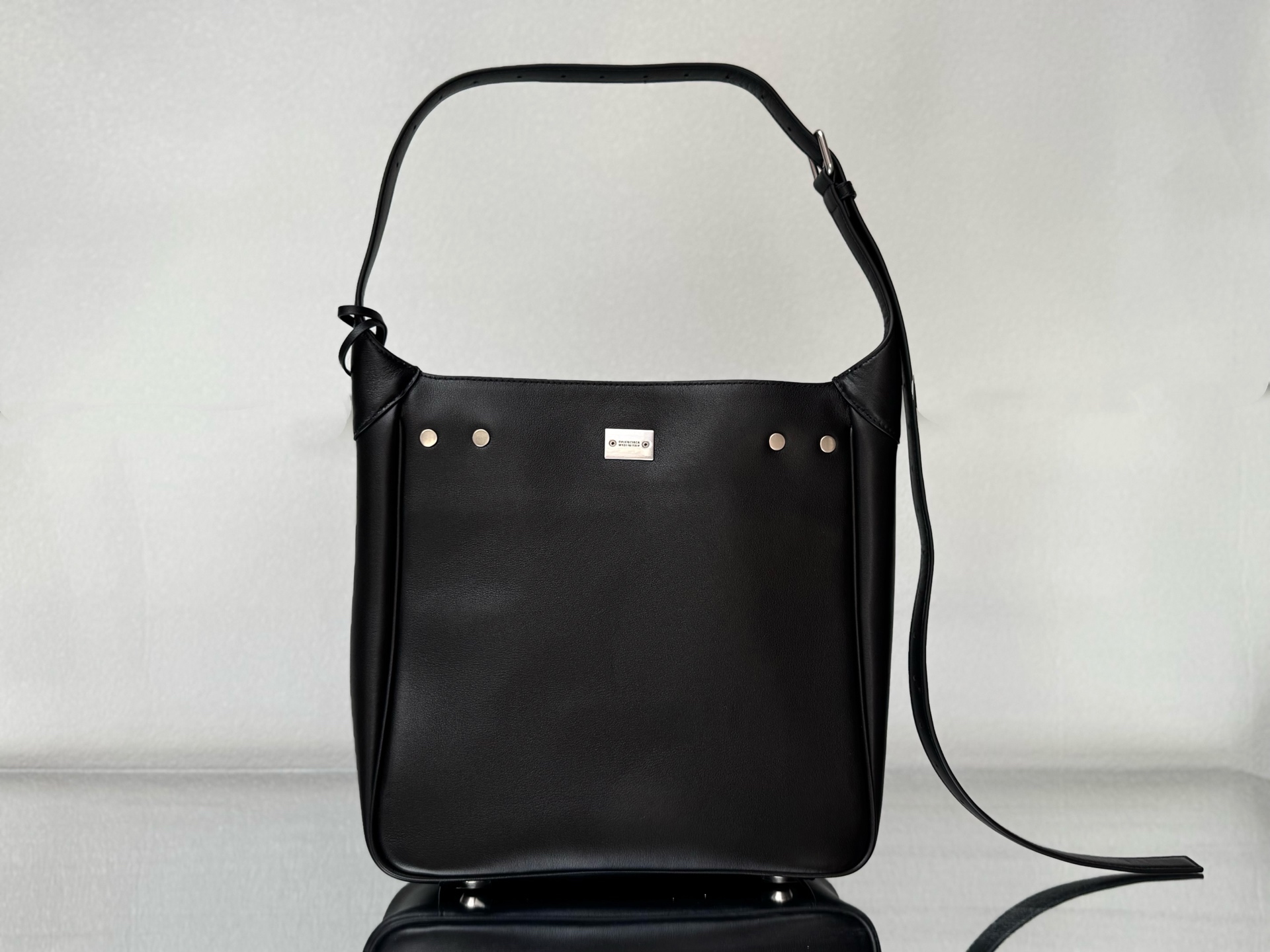 43CM/25CM  巴黎世家 单肩斜跨 Balenciag Bel Air  (Crossbody/Shoulder) Cowhide hobo– Black  