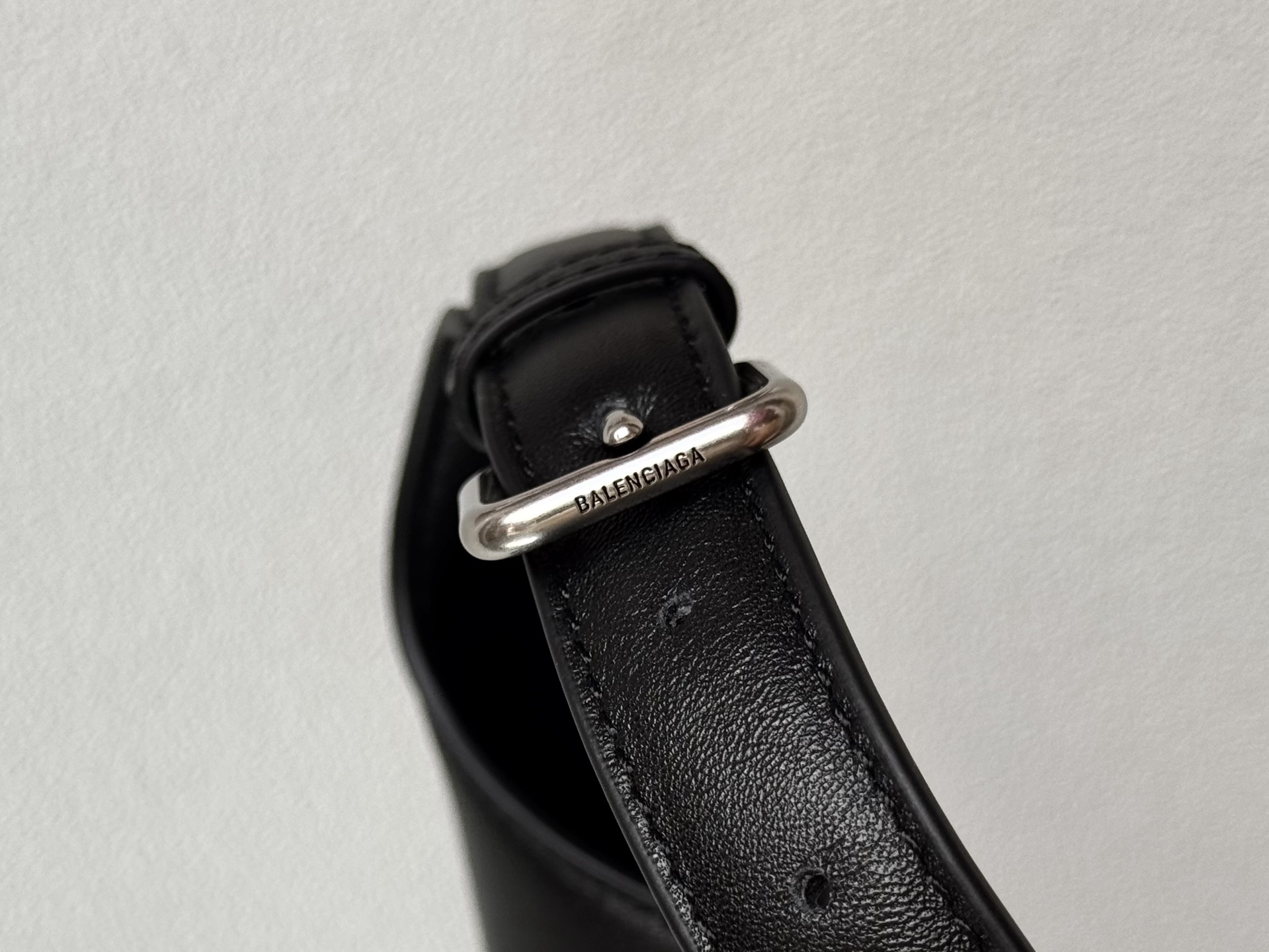 43CM/25CM  巴黎世家 单肩斜跨 Balenciag Bel Air  (Crossbody/Shoulder) Cowhide hobo– Black  