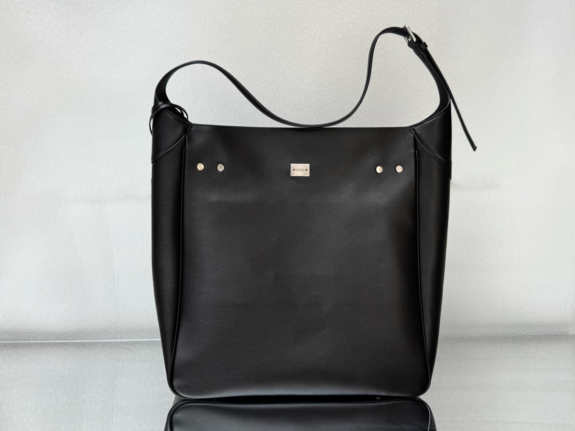 43CM/25CM  巴黎世家 单肩斜跨 Balenciag Bel Air  (Crossbody/Shoulder) Cowhide hobo– Black  