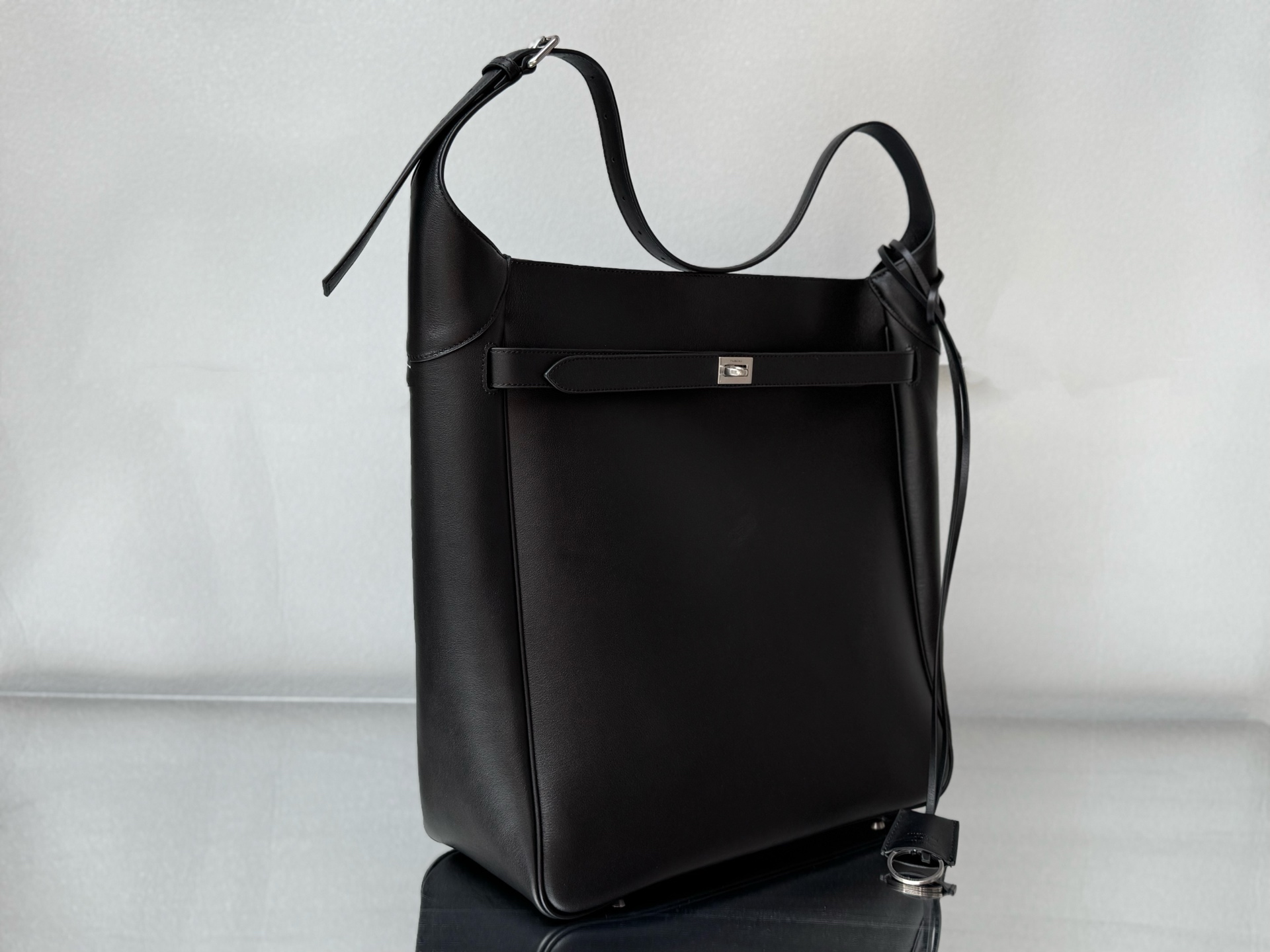 43CM/25CM  巴黎世家 单肩斜跨 Balenciag Bel Air  (Crossbody/Shoulder) Cowhide hobo– Black  