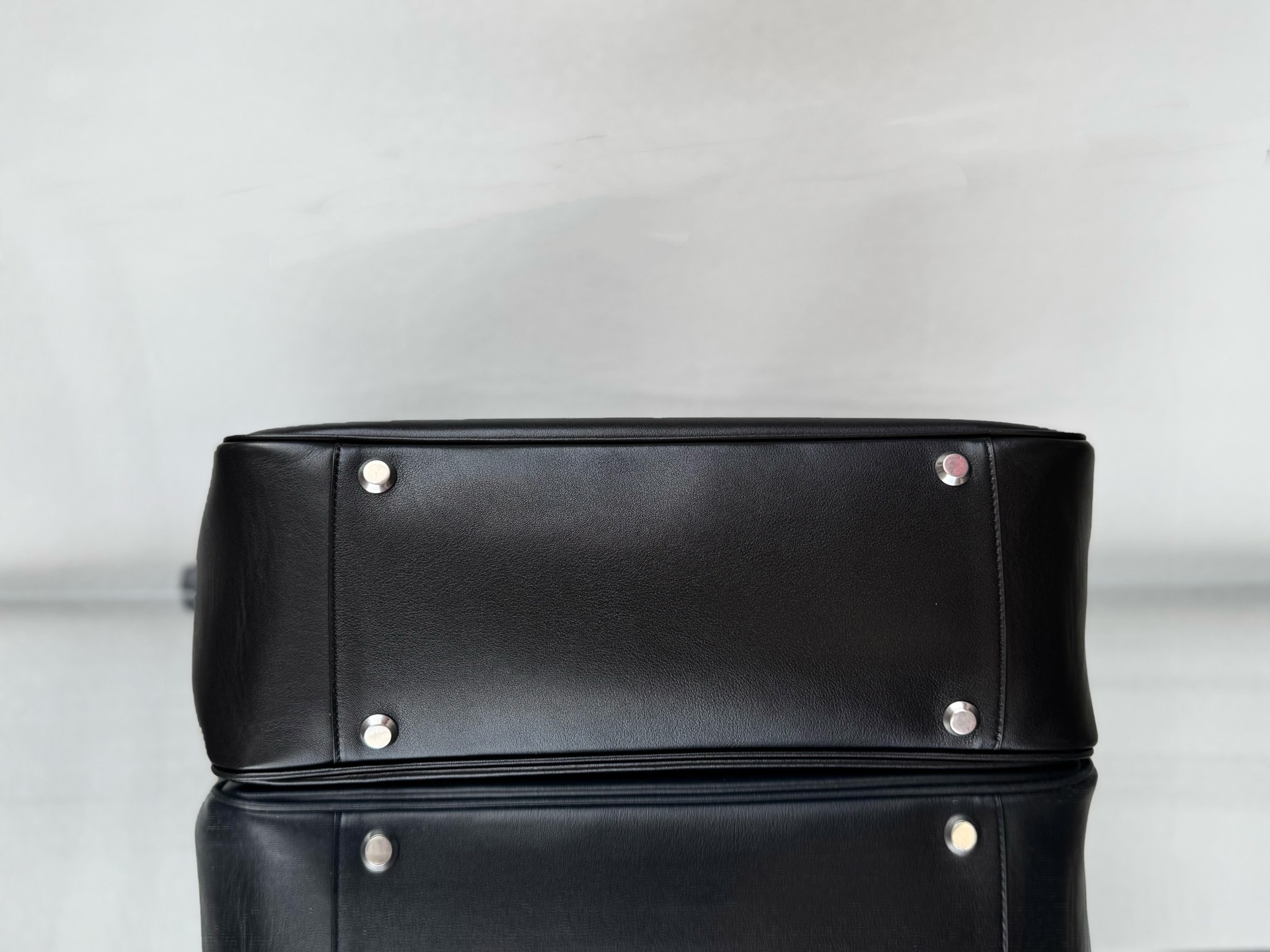 43CM/25CM  巴黎世家 单肩斜跨 Balenciag Bel Air  (Crossbody/Shoulder) Cowhide hobo– Black  