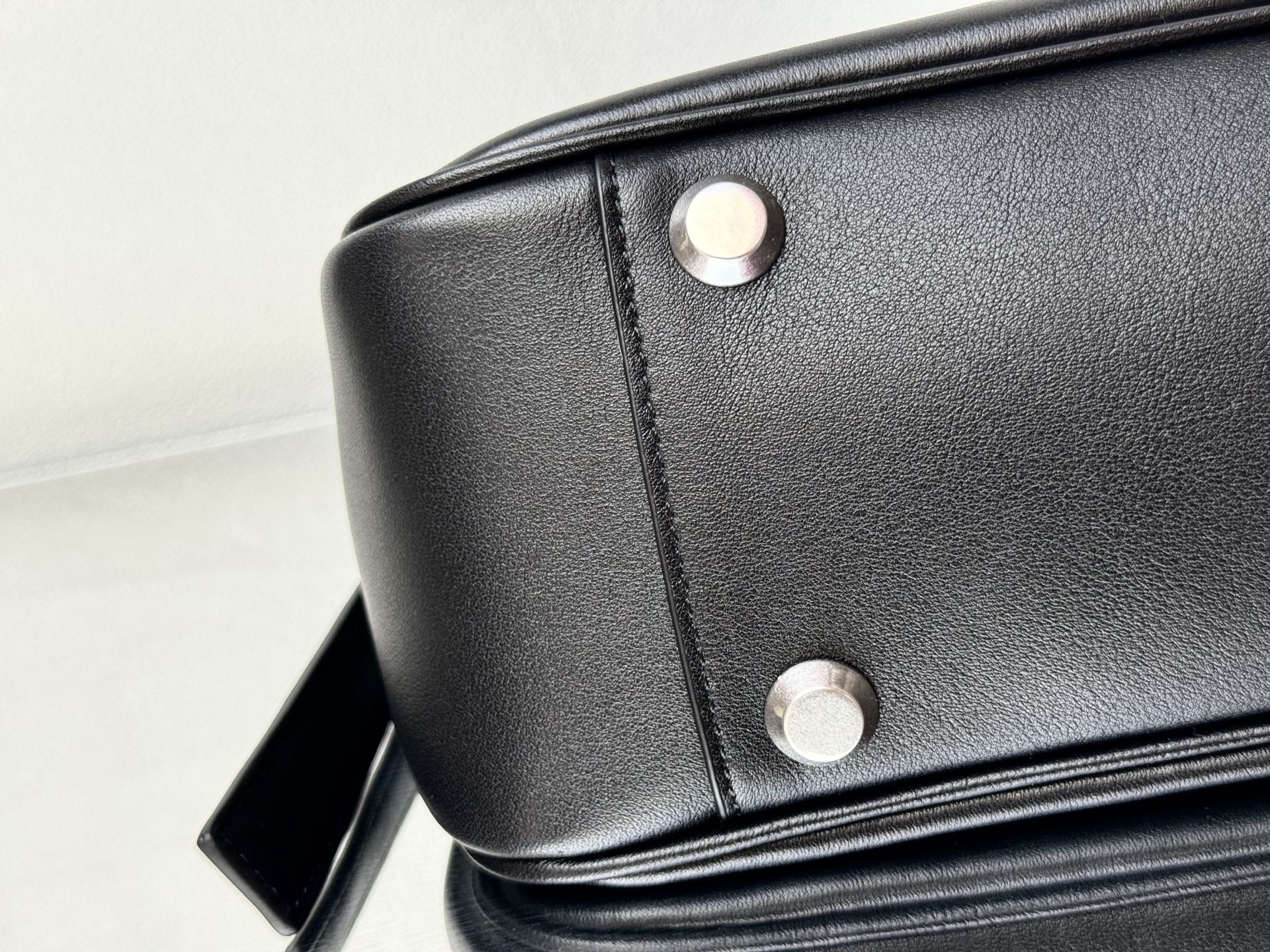 43CM/25CM  巴黎世家 单肩斜跨 Balenciag Bel Air  (Crossbody/Shoulder) Cowhide hobo– Black  