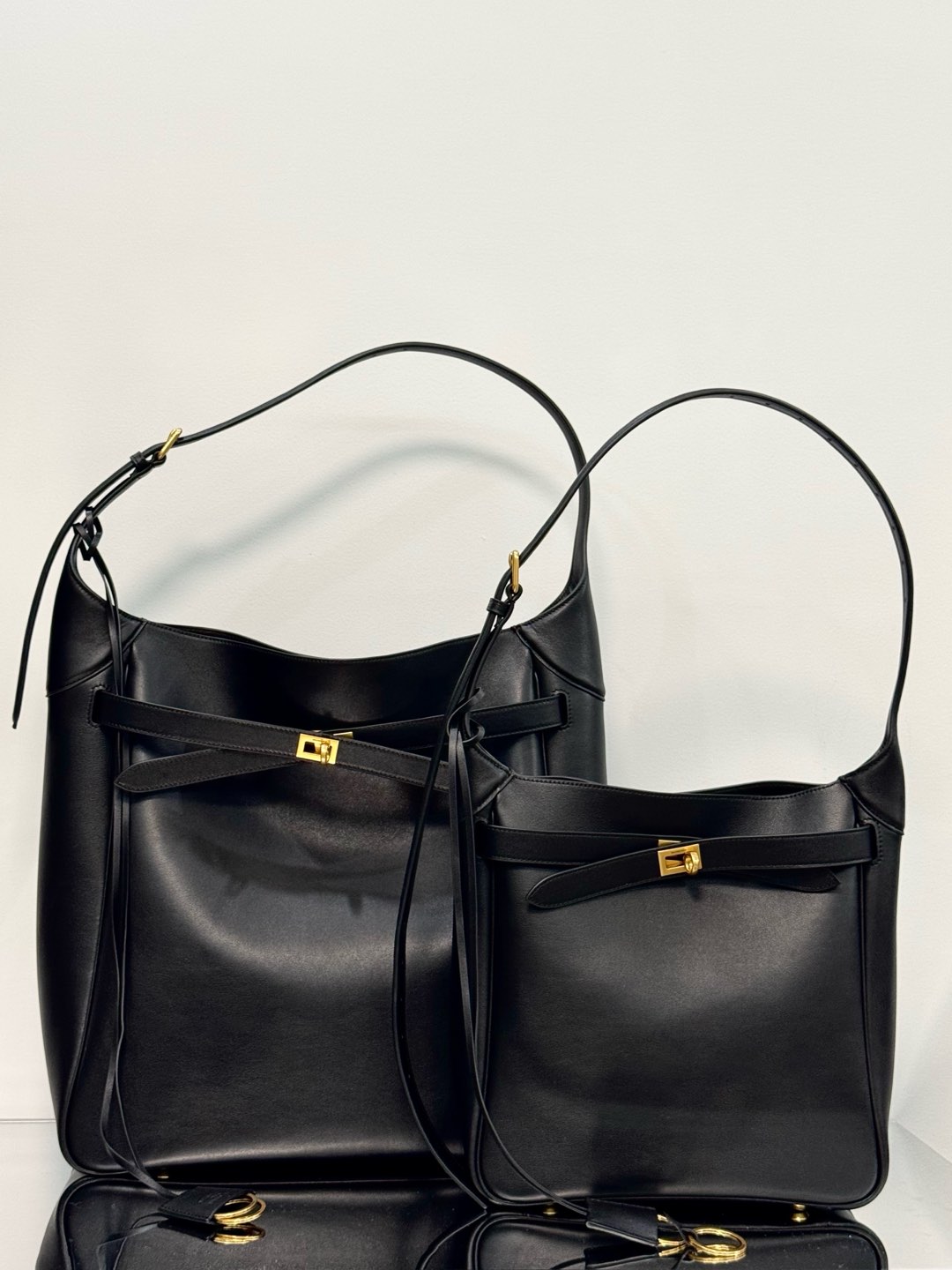 43CM/25CM  金扣 巴黎世家 单肩斜跨 Balenciag Bel Air  (Crossbody/Shoulder) Cowhide hobo– Black  