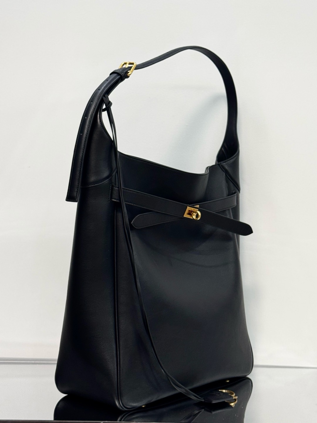 43CM/25CM  金扣 巴黎世家 单肩斜跨 Balenciag Bel Air  (Crossbody/Shoulder) Cowhide hobo– Black  