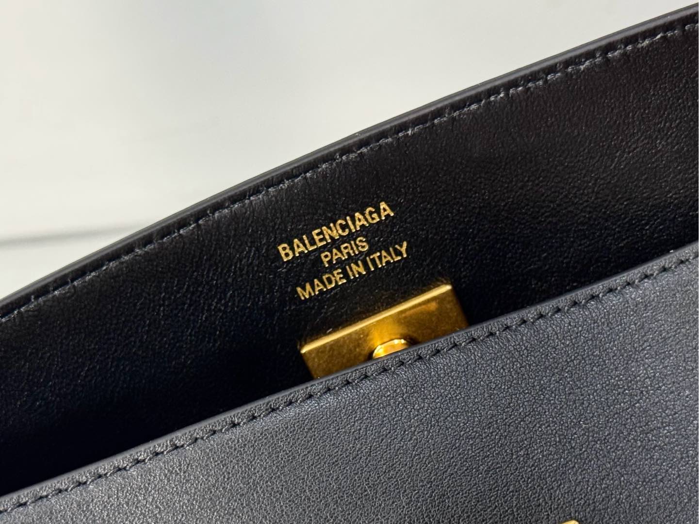 43CM/25CM  金扣 巴黎世家 单肩斜跨 Balenciag Bel Air  (Crossbody/Shoulder) Cowhide hobo– Black  