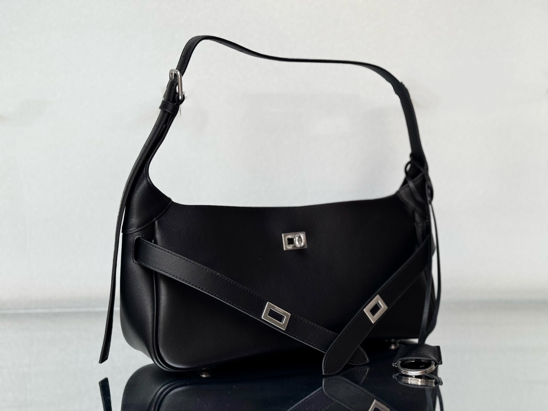 30CM small 巴黎世家 单肩  Balenciag Bel Air belair（One-shoulder）Cowhide– Black A0-8106802