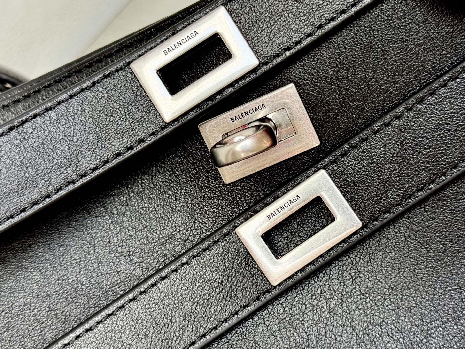 30CM small 巴黎世家 单肩  Balenciag Bel Air belair（One-shoulder）Cowhide– Black A0-8106802