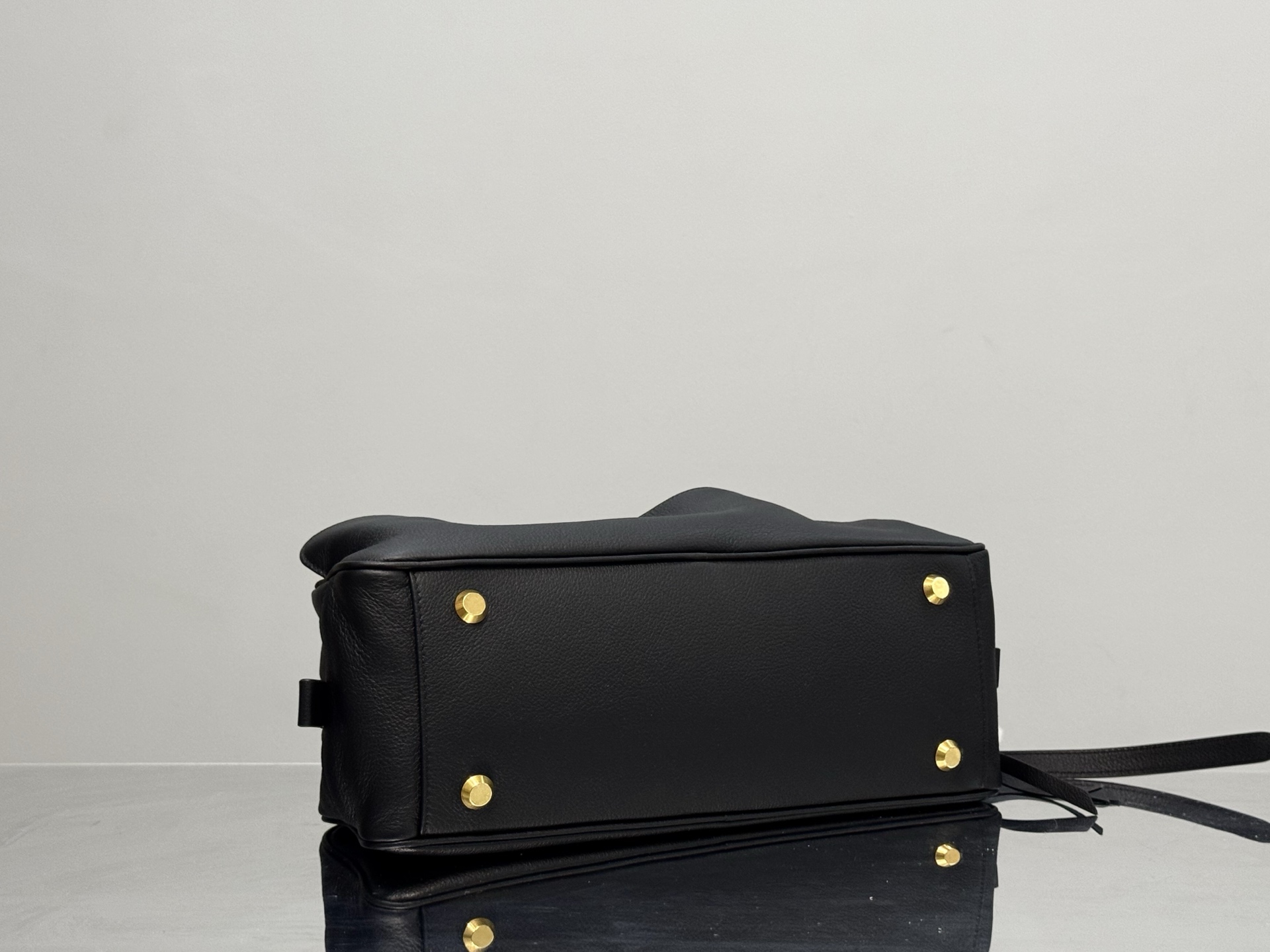 31CM 小号 巴黎世家 手提 保龄 Balenciag  carrie bowling （Handheld bowling bag）Cowhide– 8329202