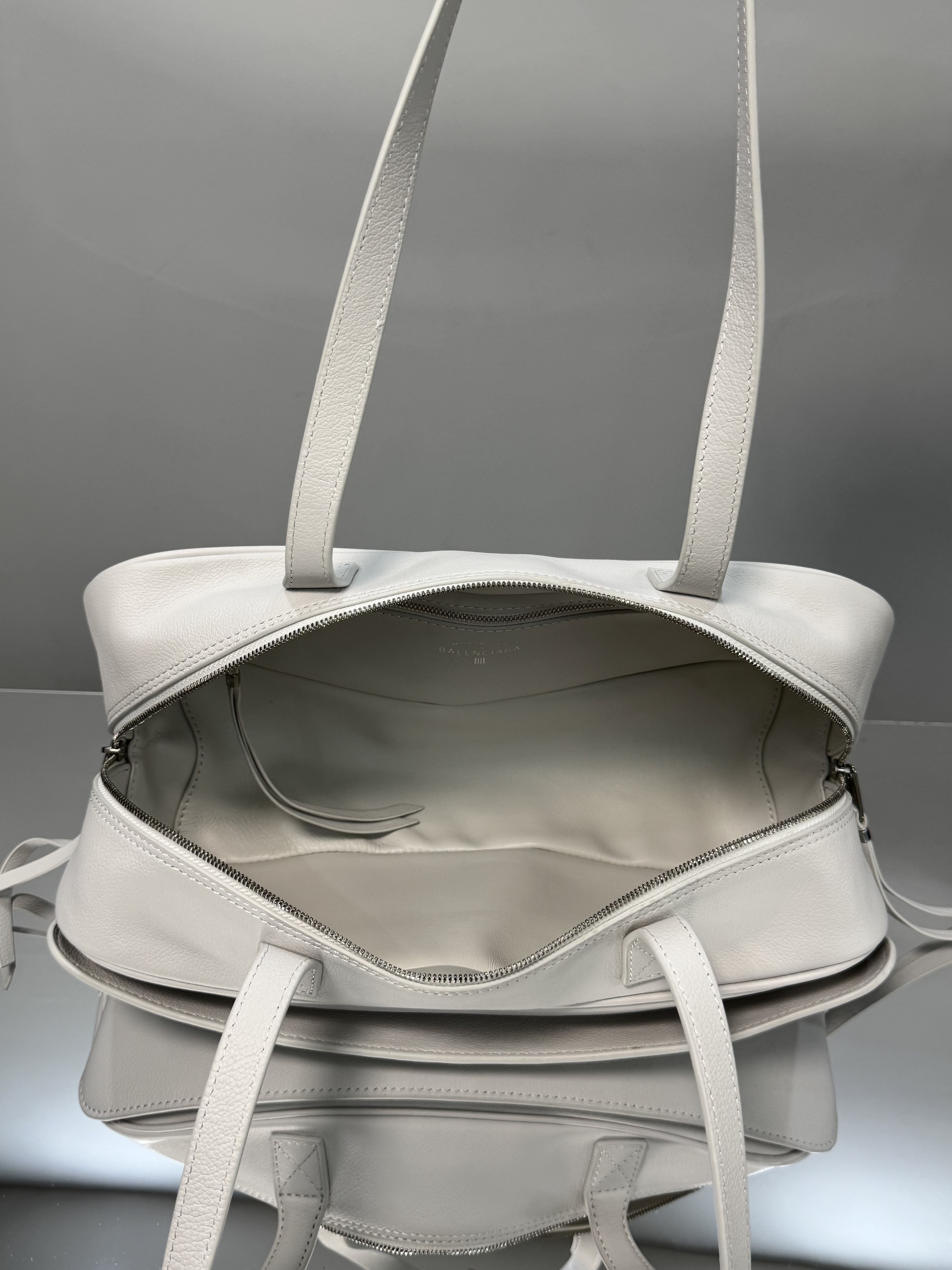 31CM 小号 巴黎世家 手提 保龄 Balenciag  carrie bowling （Handheld bowling bag）Cowhide– 8329202