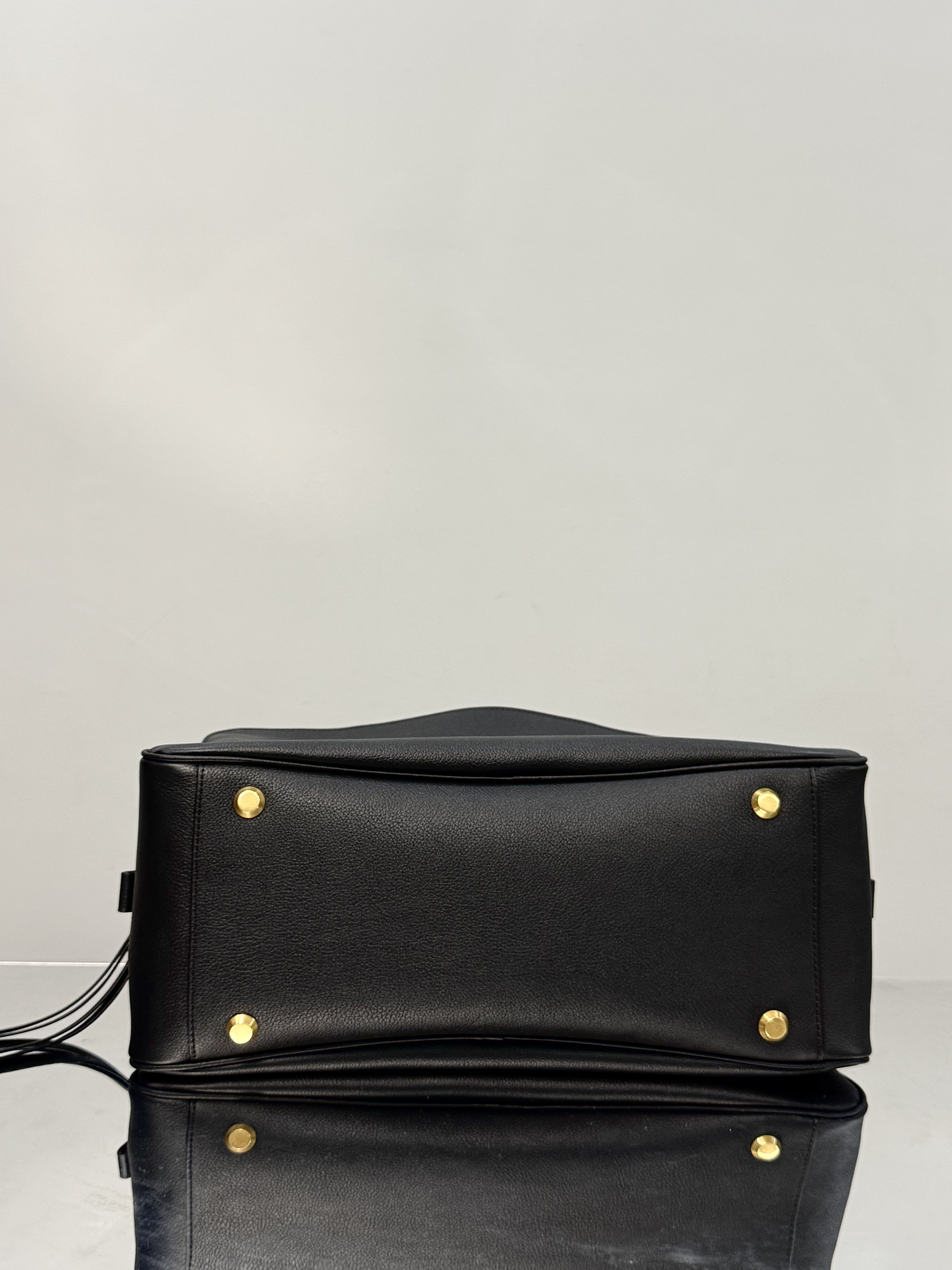 36CM 中号 巴黎世家 手提 保龄 Balenciag  carrie bowling （Handheld bowling bag）Cowhide– 8264252ABNQ1000