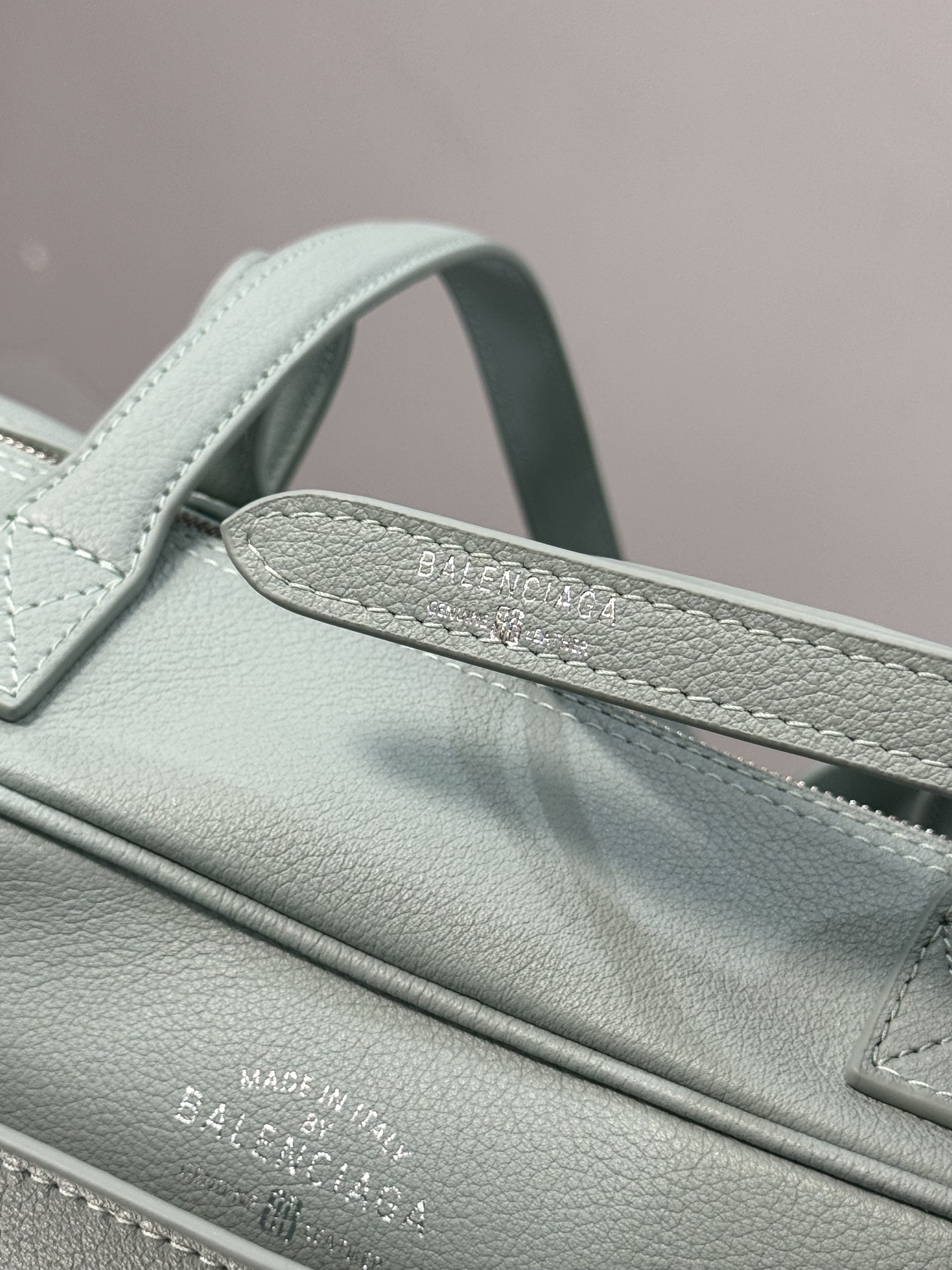 36CM 中号 巴黎世家 手提 保龄 Balenciag  carrie bowling （Handheld bowling bag）Cowhide– 8264252ABNQ1000