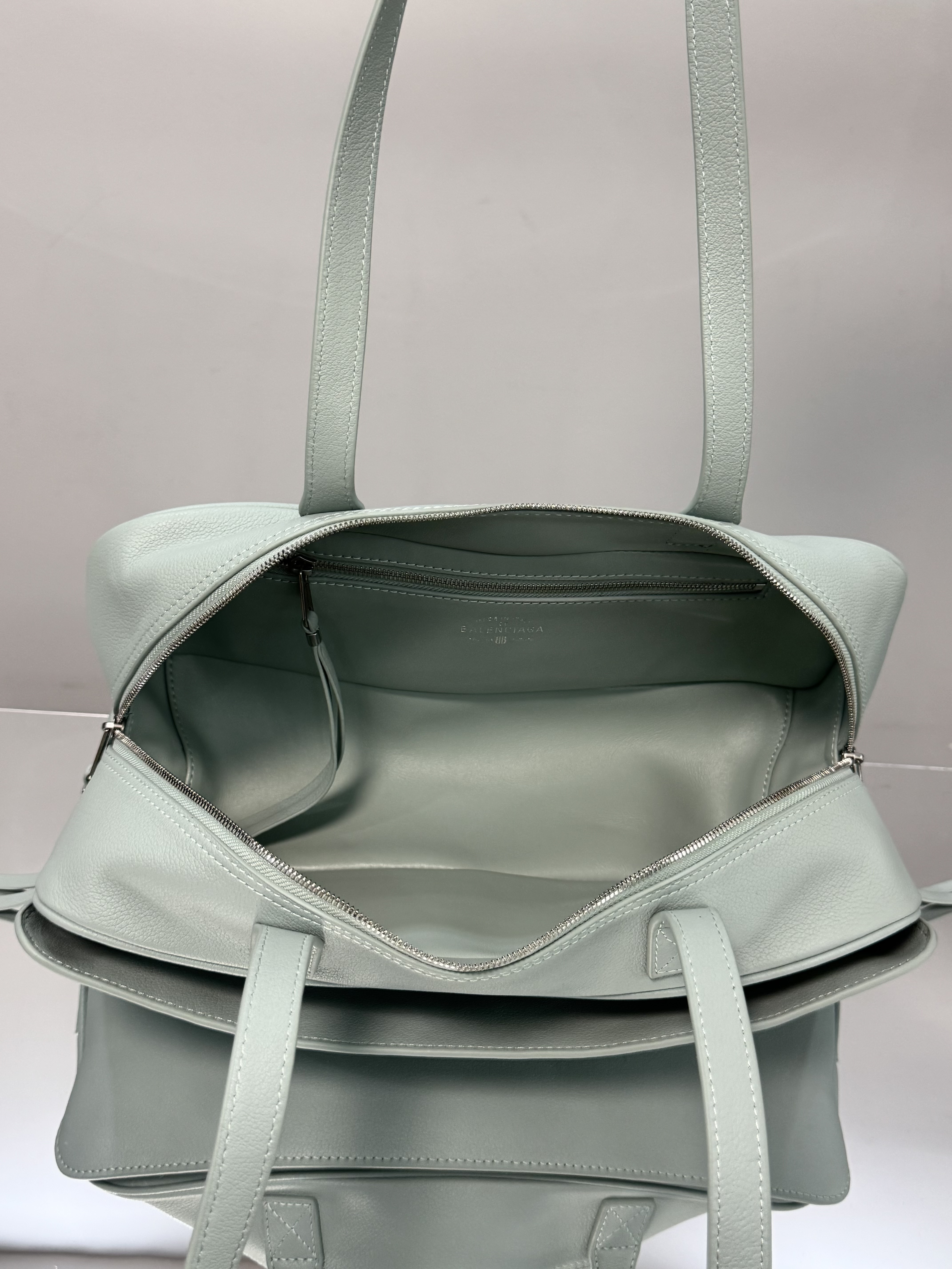 36CM 中号 巴黎世家 手提 保龄 Balenciag  carrie bowling （Handheld bowling bag）Cowhide– 8264252ABNQ1000