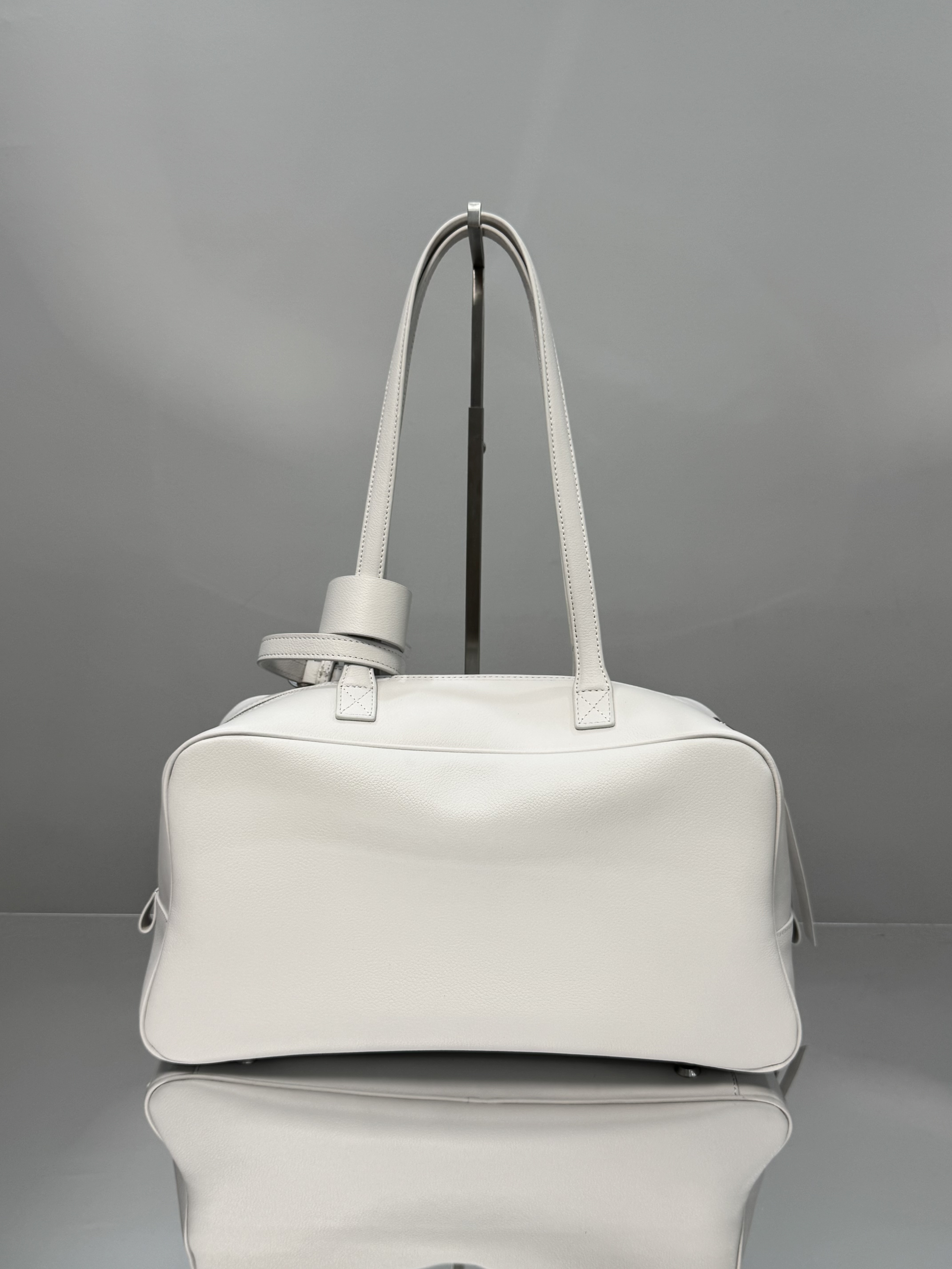 36CM 中号 巴黎世家 手提 保龄 Balenciag  carrie bowling （Handheld bowling bag）Cowhide– 8264252ABNQ1000