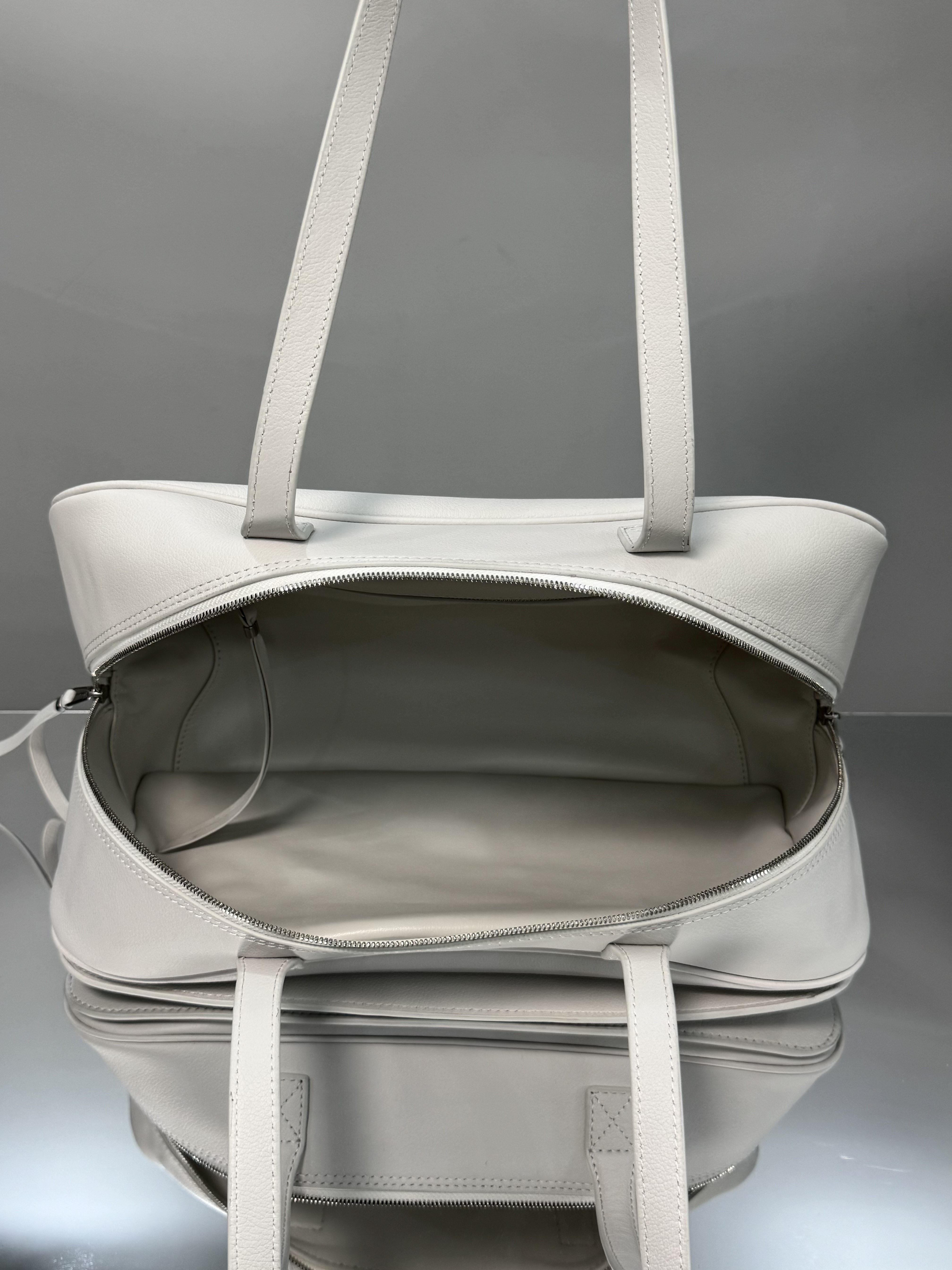 36CM 中号 巴黎世家 手提 保龄 Balenciag  carrie bowling （Handheld bowling bag）Cowhide– 8264252ABNQ1000