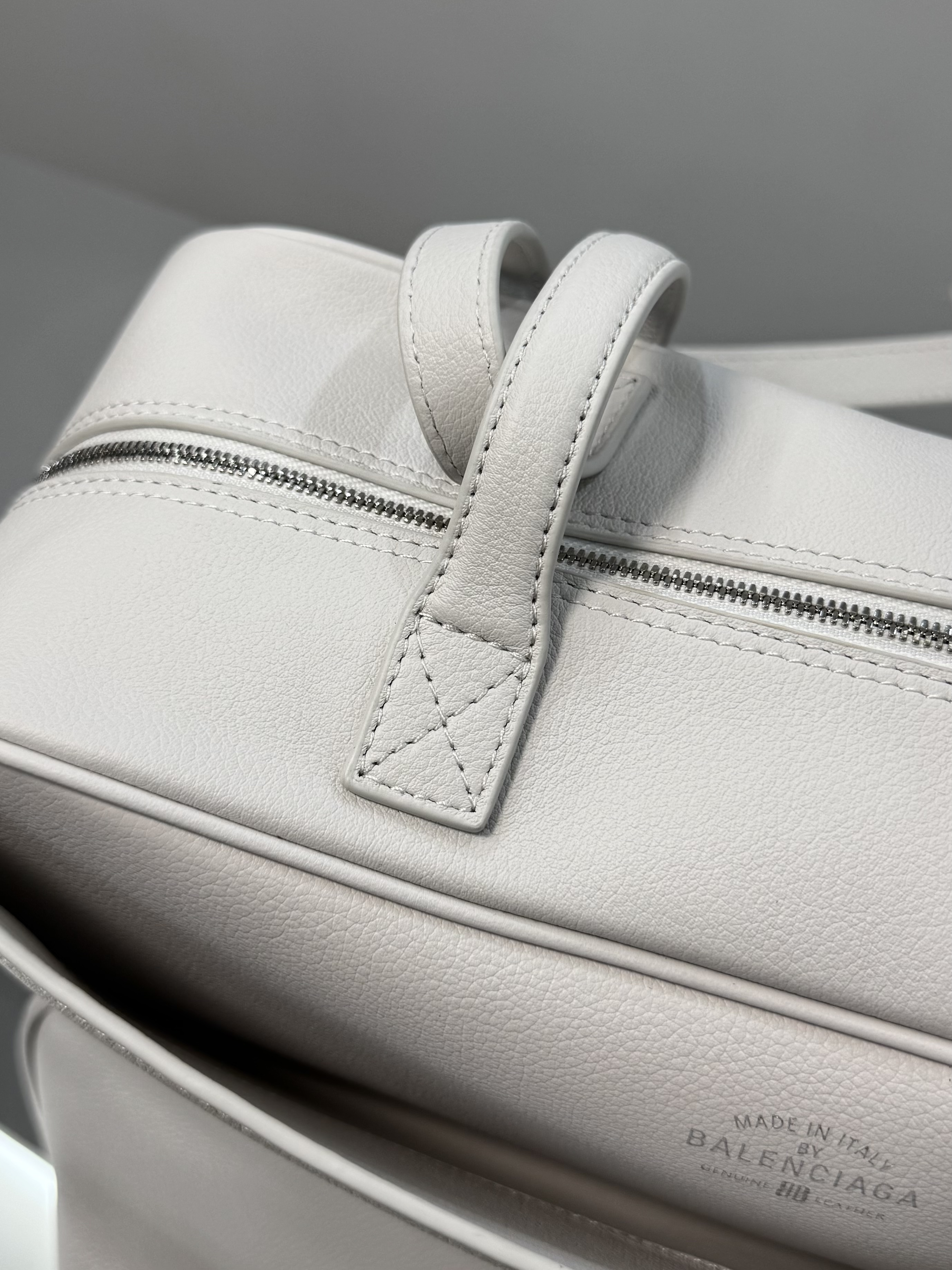36CM 中号 巴黎世家 手提 保龄 Balenciag  carrie bowling （Handheld bowling bag）Cowhide– 8264252ABNQ1000