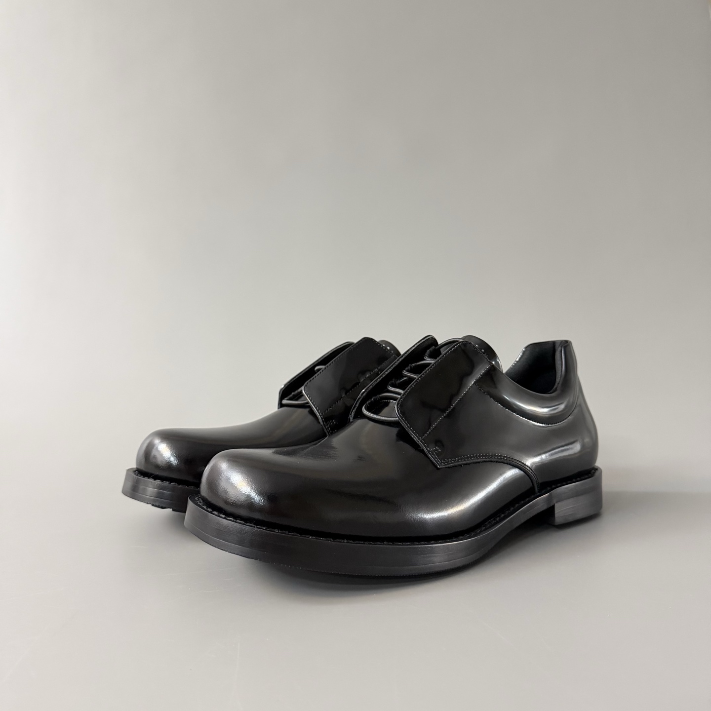 Balenciaga  巴黎世家 Comfy  亮面小牛皮 方头  套脚 德比鞋 皮鞋 黑色 C0-876290WBEC01000