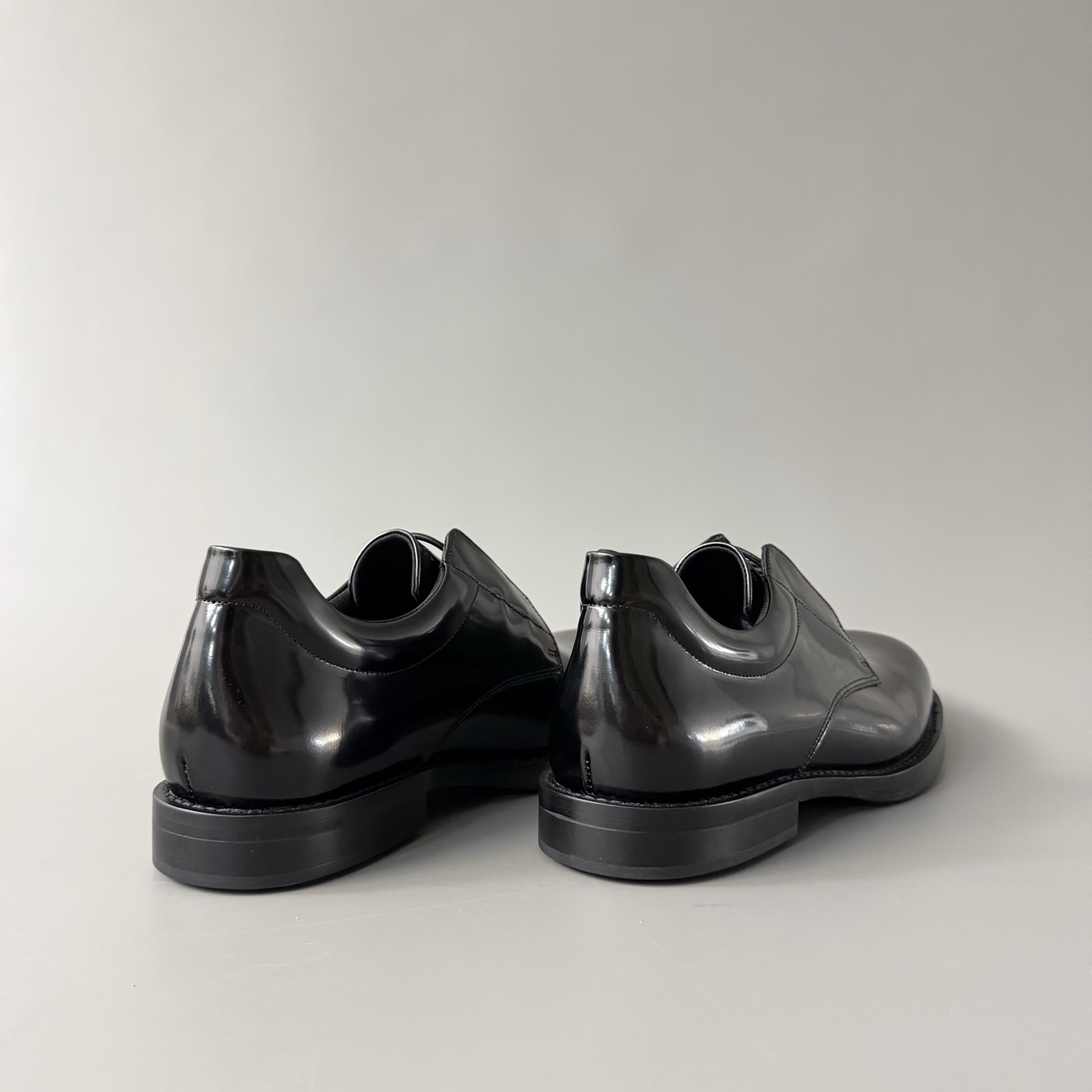 Balenciaga  巴黎世家 Comfy  亮面小牛皮 方头  套脚 德比鞋 皮鞋 黑色 C0-876290WBEC01000