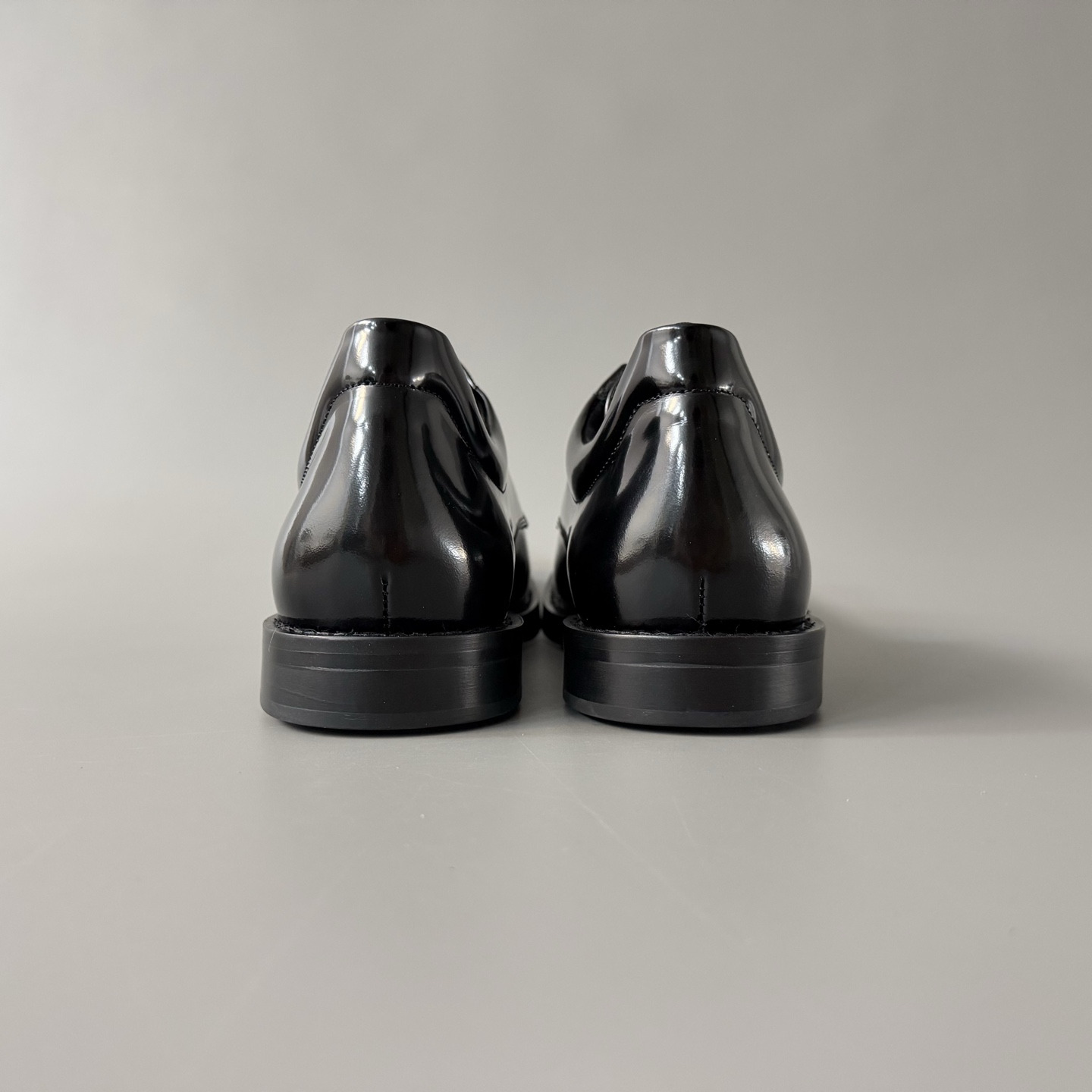 Balenciaga  巴黎世家 Comfy  亮面小牛皮 方头  套脚 德比鞋 皮鞋 黑色 C0-876290WBEC01000