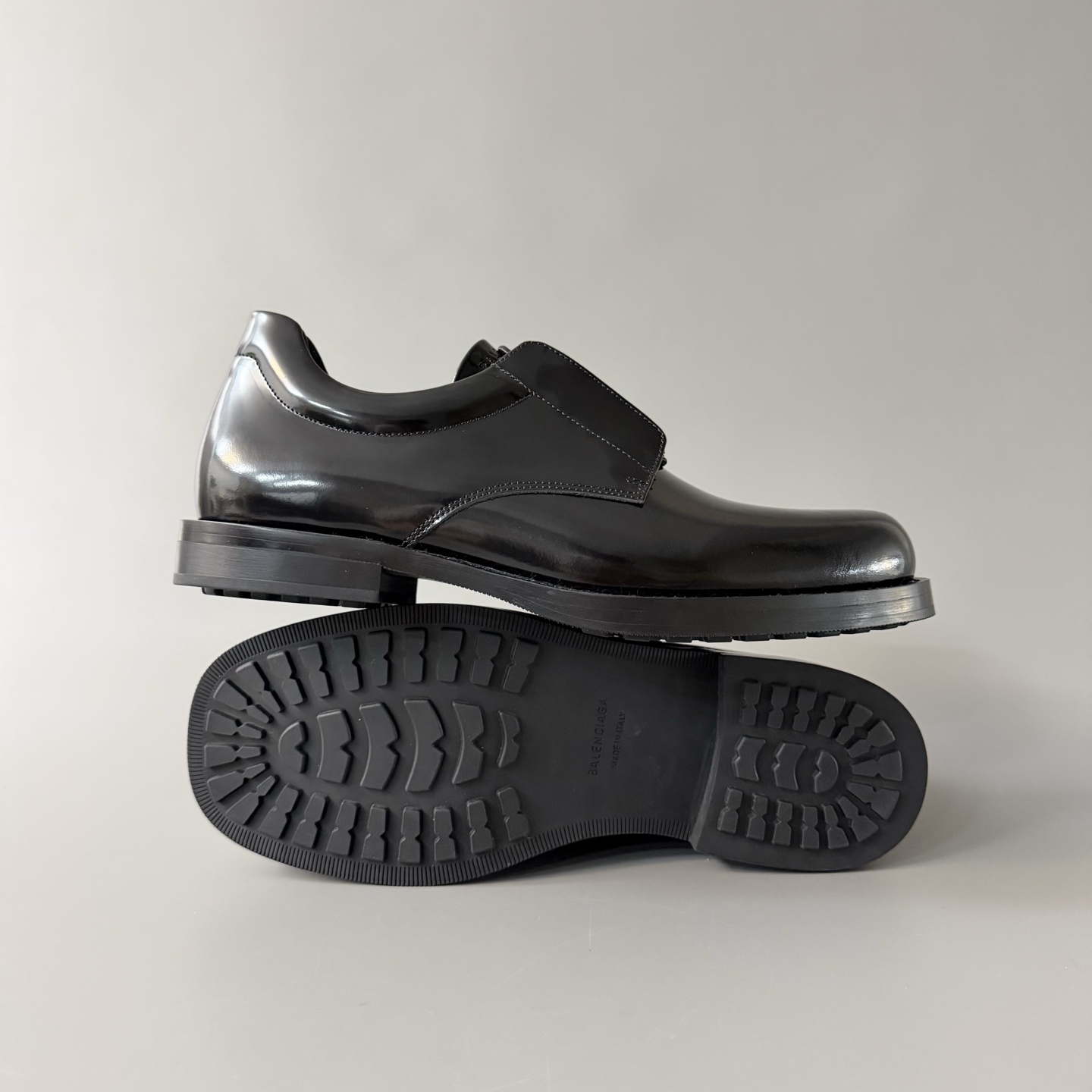 Balenciaga  巴黎世家 Comfy  亮面小牛皮 方头  套脚 德比鞋 皮鞋 黑色 C0-876290WBEC01000