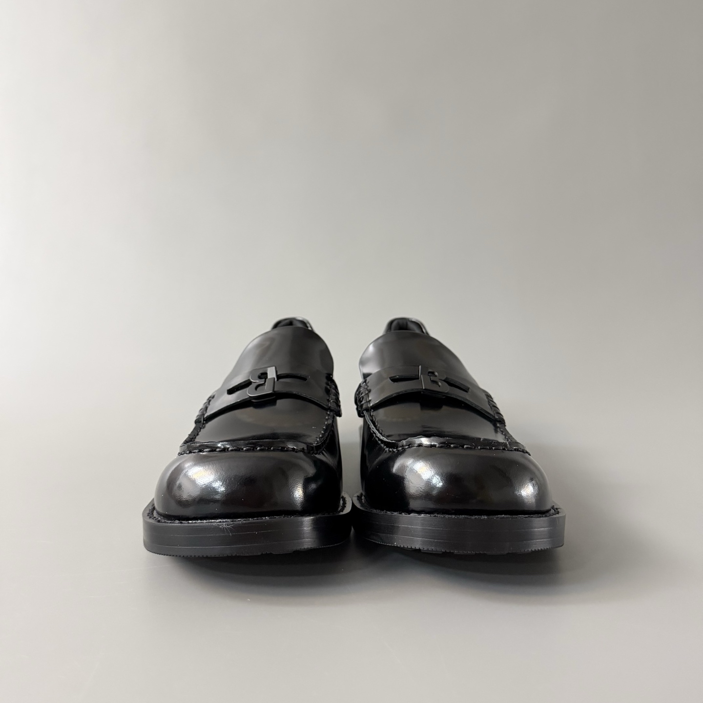 Balenciaga  巴黎世家 Comfy  亮面小牛皮 方头  套脚 乐福 皮鞋 黑色 C0-876324WBEC11001
