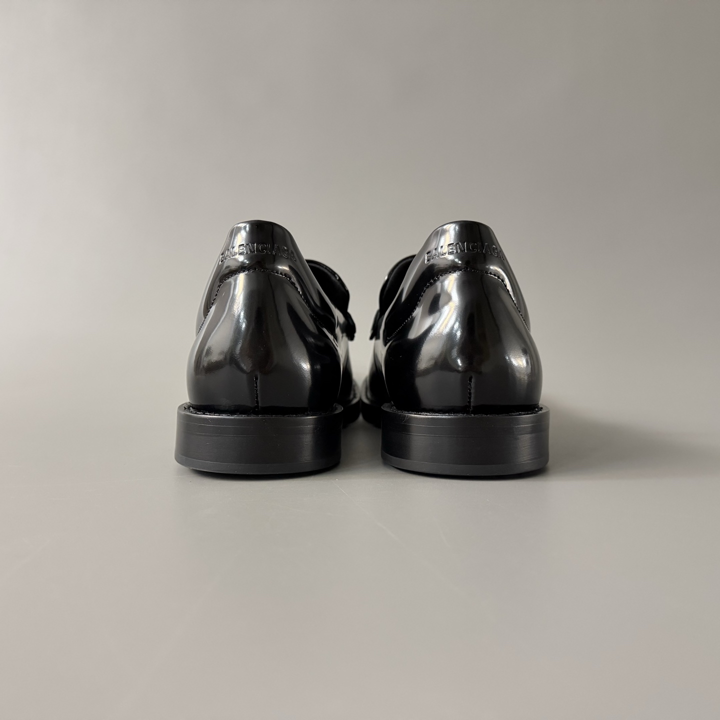 Balenciaga  巴黎世家 Comfy  亮面小牛皮 方头  套脚 乐福 皮鞋 黑色 C0-876324WBEC11001