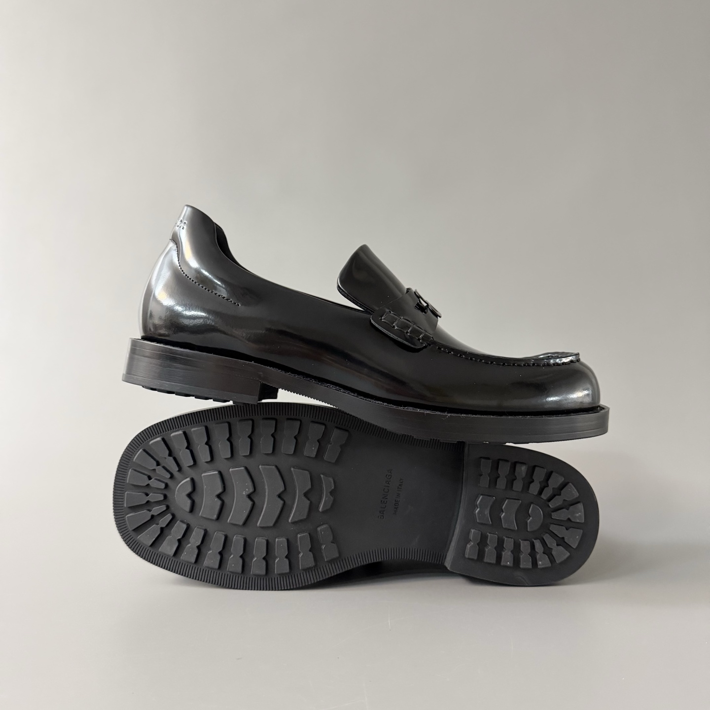 Balenciaga  巴黎世家 Comfy  亮面小牛皮 方头  套脚 乐福 皮鞋 黑色 C0-876324WBEC11001