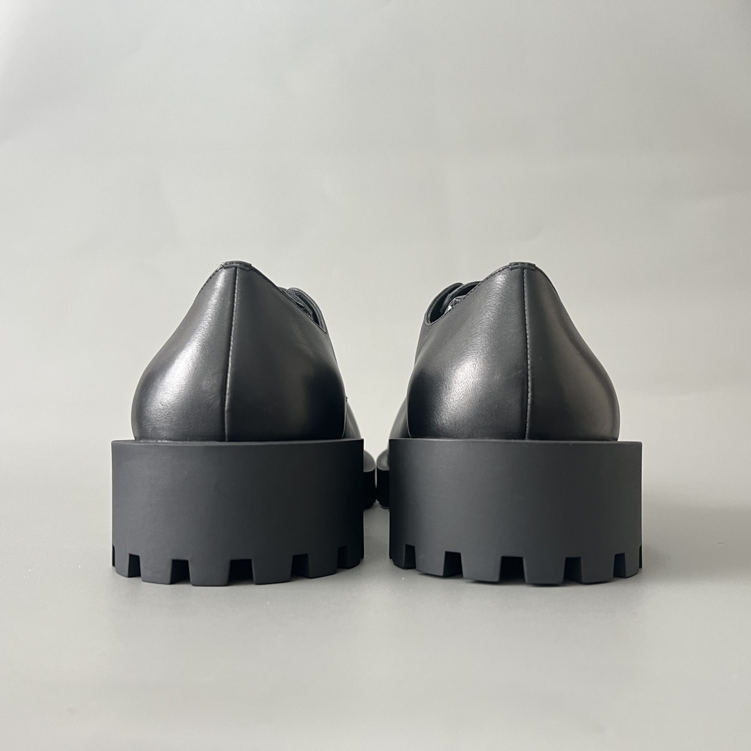 Balenciaga  巴黎世家 Comfy  亚光面 牛皮  翘头细鞋带  皮鞋 黑色 C0- 