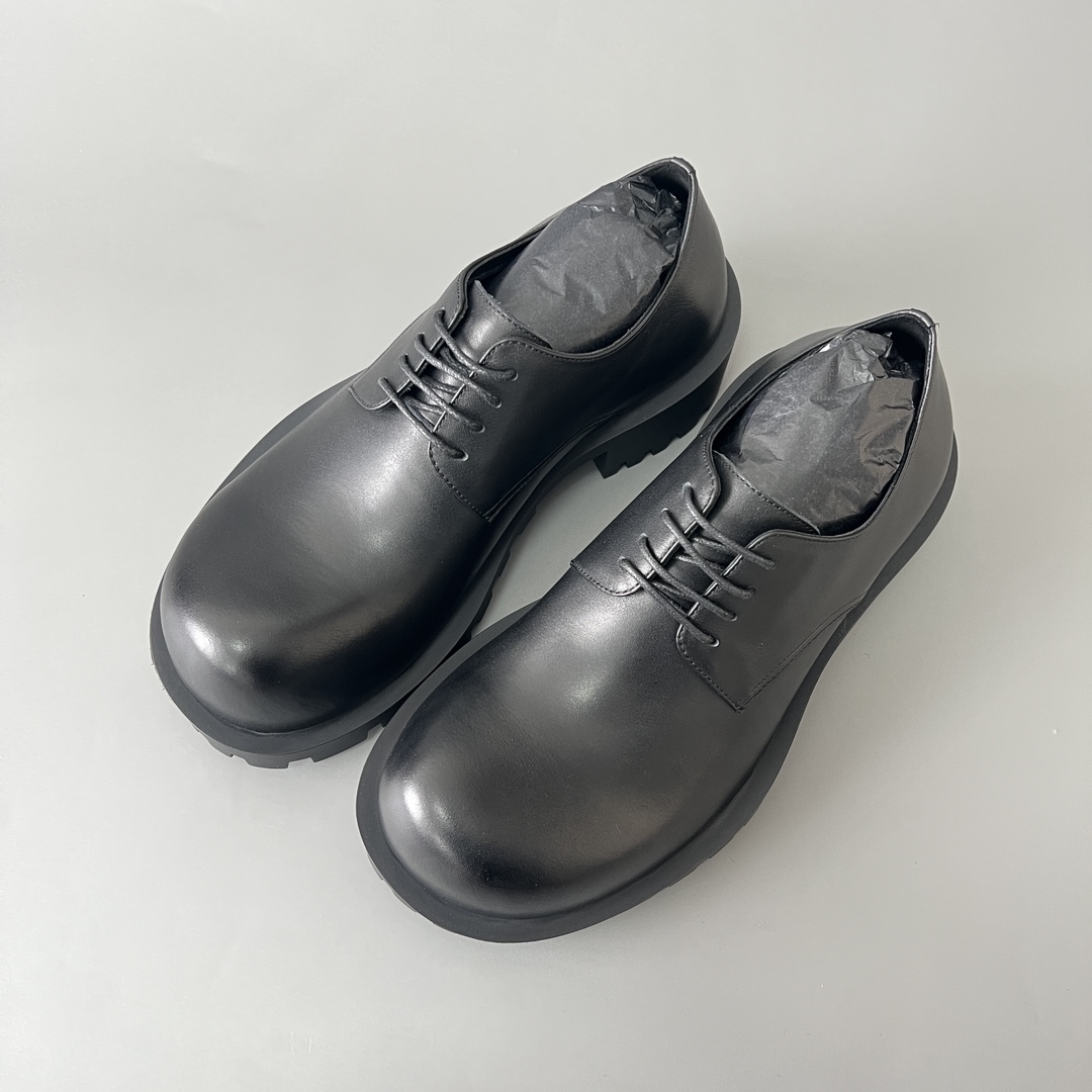 Balenciaga  巴黎世家 Comfy  亚光面 牛皮  翘头细鞋带  皮鞋 黑色 C0- 