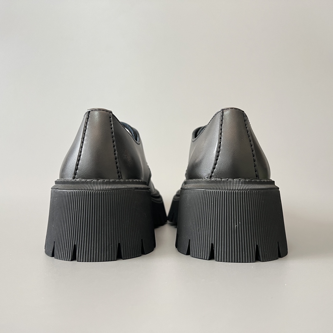 Balenciaga  巴黎世家 Tractor  亚光面 牛皮  擦色 德比 皮鞋 黑色 C0