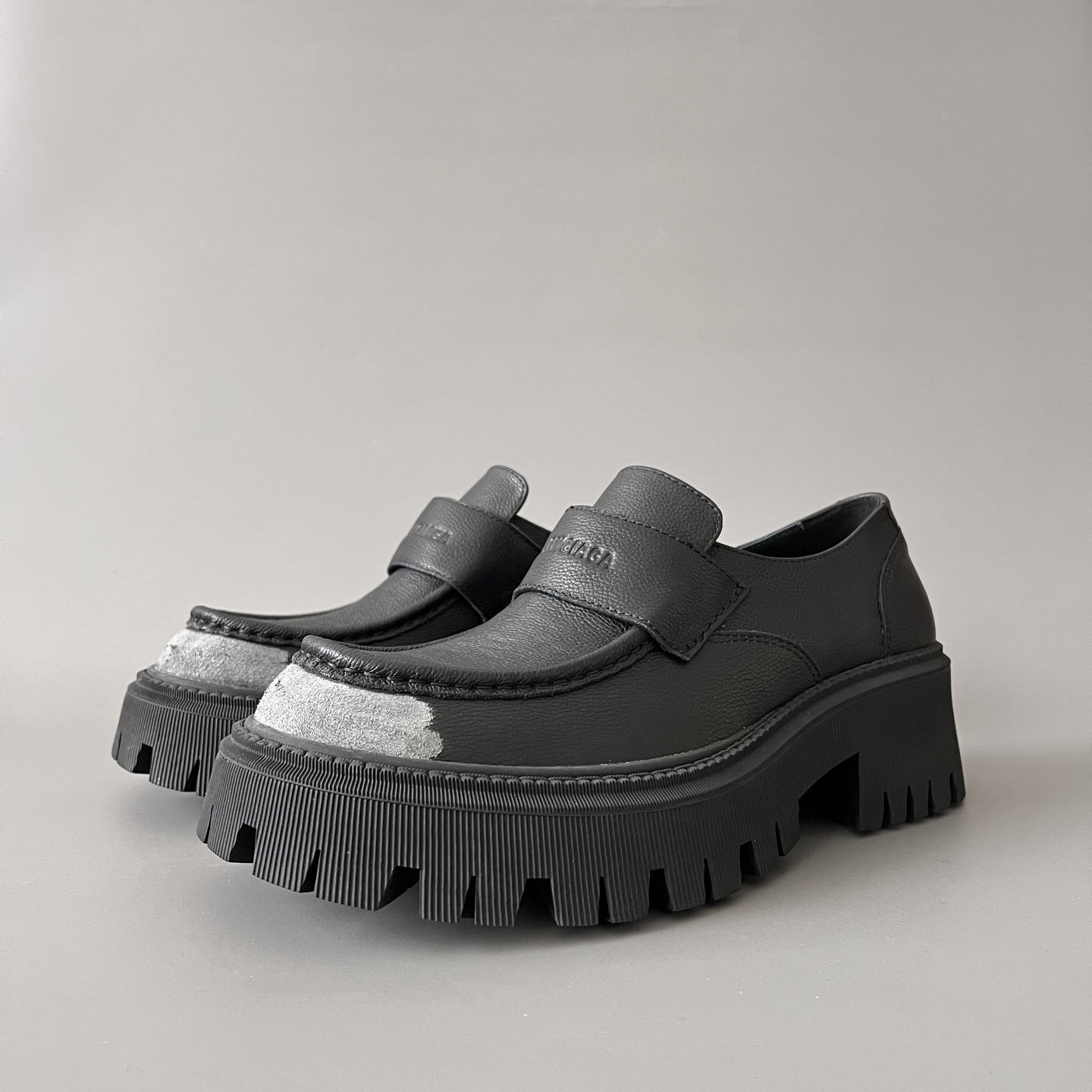Balenciaga  巴黎世家 Tractor  亚光面 牛皮  擦色 德比 乐福 皮鞋 黑色 C0