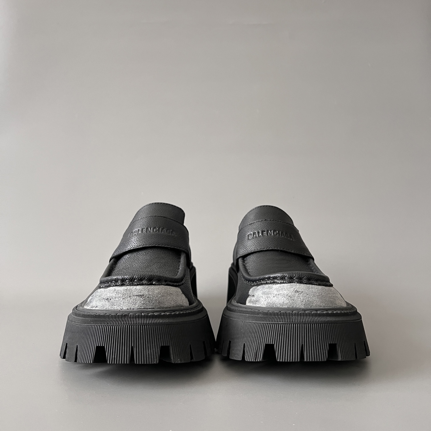 Balenciaga  巴黎世家 Tractor  亚光面 牛皮  擦色 德比 乐福 皮鞋 黑色 C0