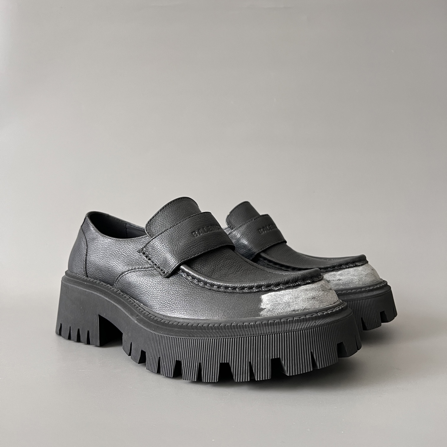 Balenciaga  巴黎世家 Tractor  亚光面 牛皮  擦色 德比 乐福 皮鞋 黑色 C0