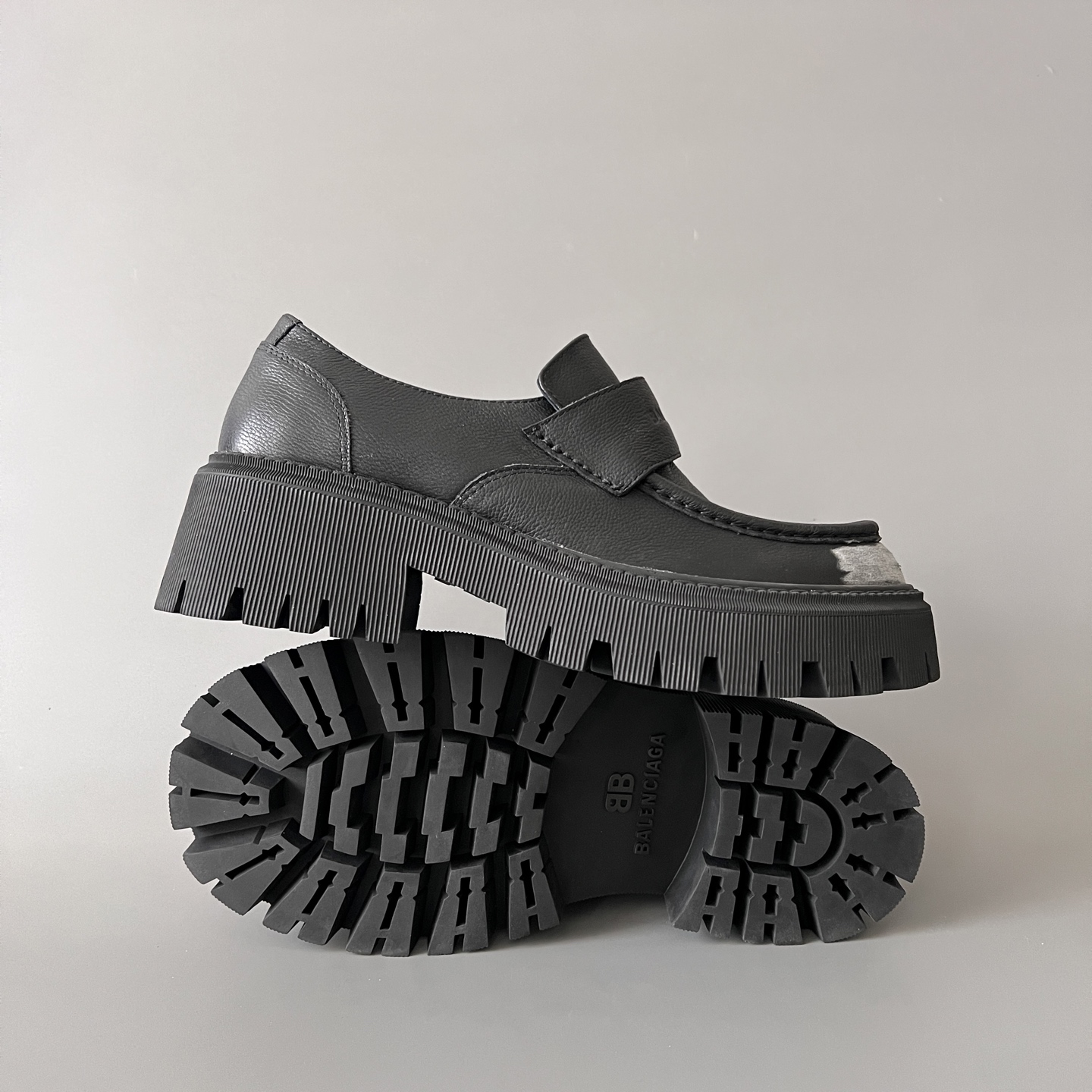 Balenciaga  巴黎世家 Tractor  亚光面 牛皮  擦色 德比 乐福 皮鞋 黑色 C0