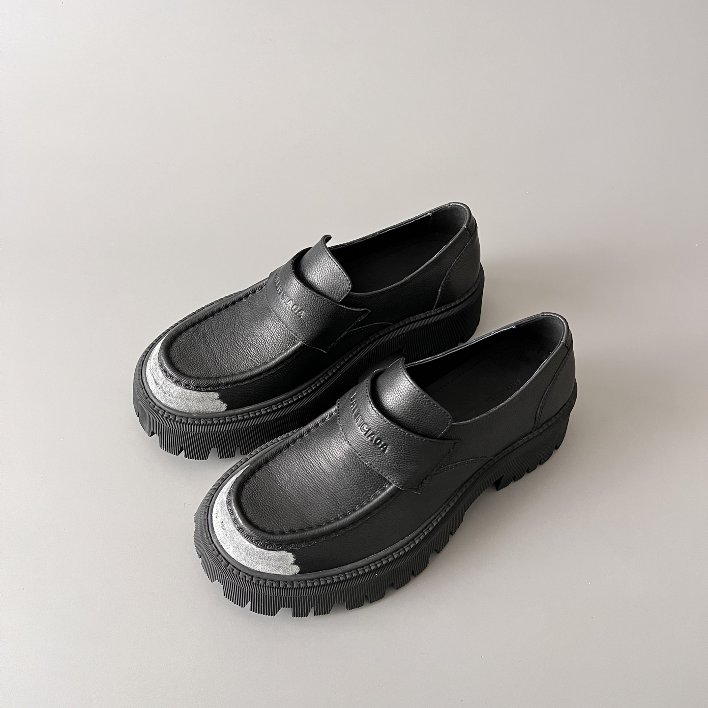 Balenciaga  巴黎世家 Tractor  亚光面 牛皮  擦色 德比 乐福 皮鞋 黑色 C0