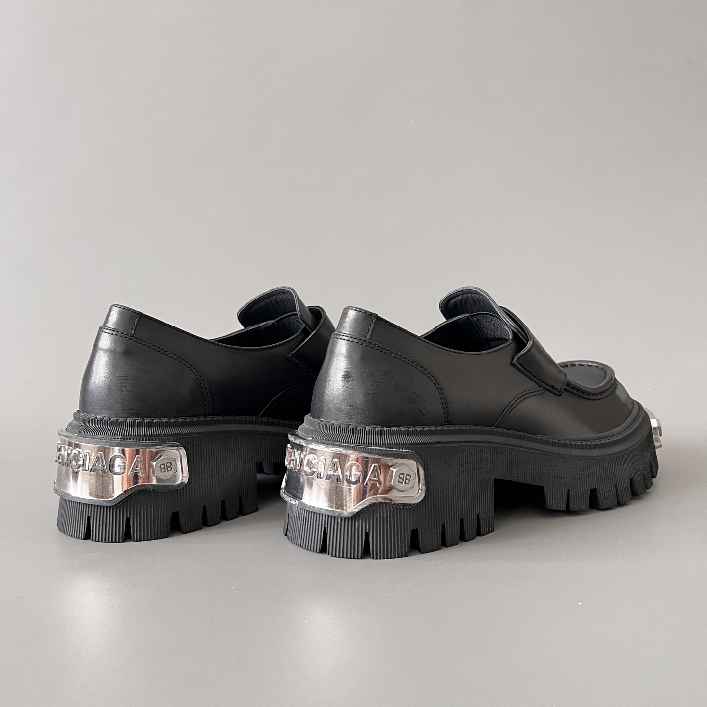 Balenciaga  巴黎世家 Tractor  做旧效果 铭牌标识 德比 乐福 皮鞋 黑色 C0-825735WBSA81010