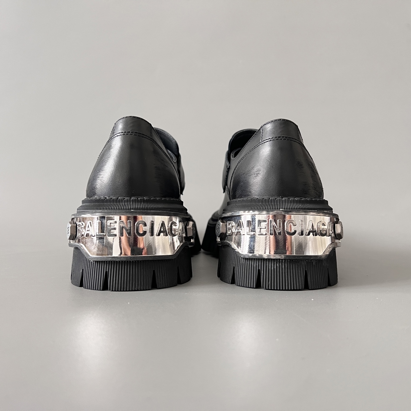 Balenciaga  巴黎世家 Tractor  做旧效果 铭牌标识 德比 乐福 皮鞋 黑色 C0-825735WBSA81010