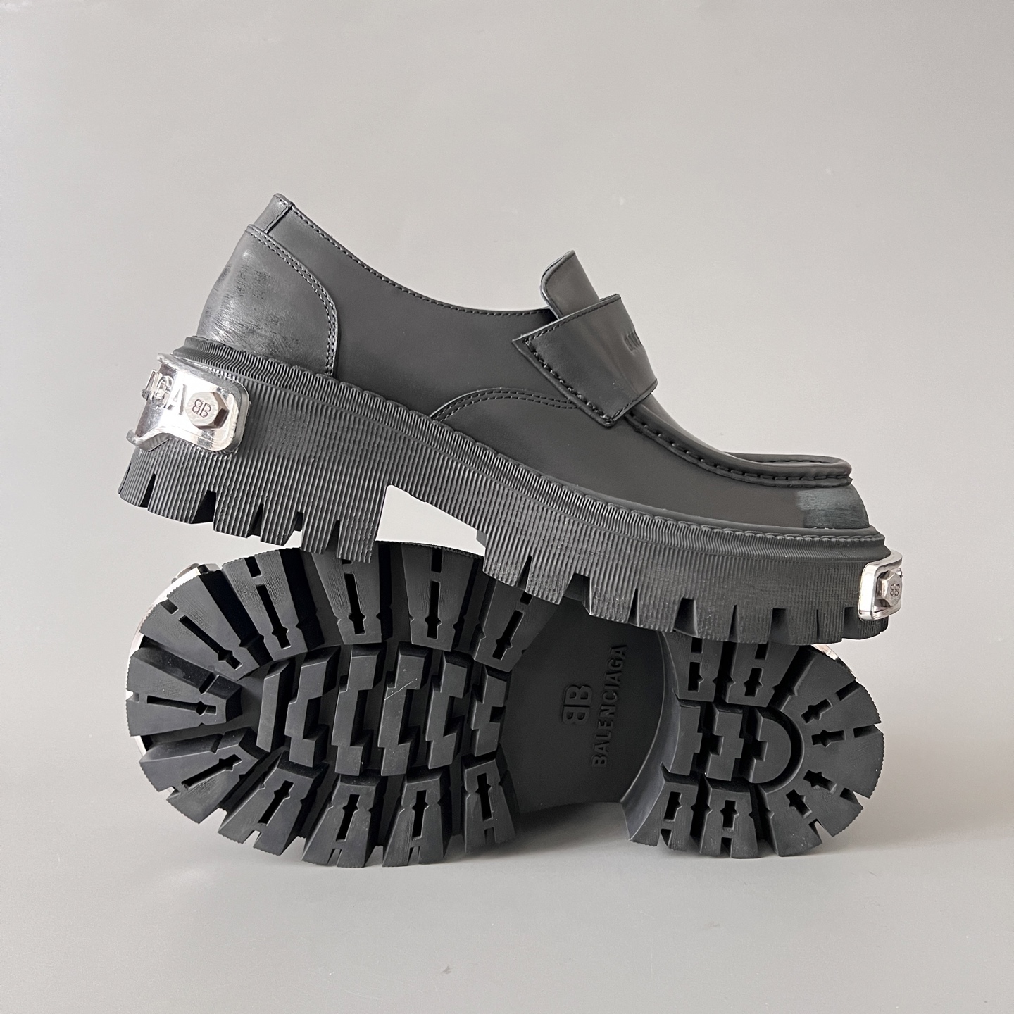 Balenciaga  巴黎世家 Tractor  做旧效果 铭牌标识 德比 乐福 皮鞋 黑色 C0-825735WBSA81010
