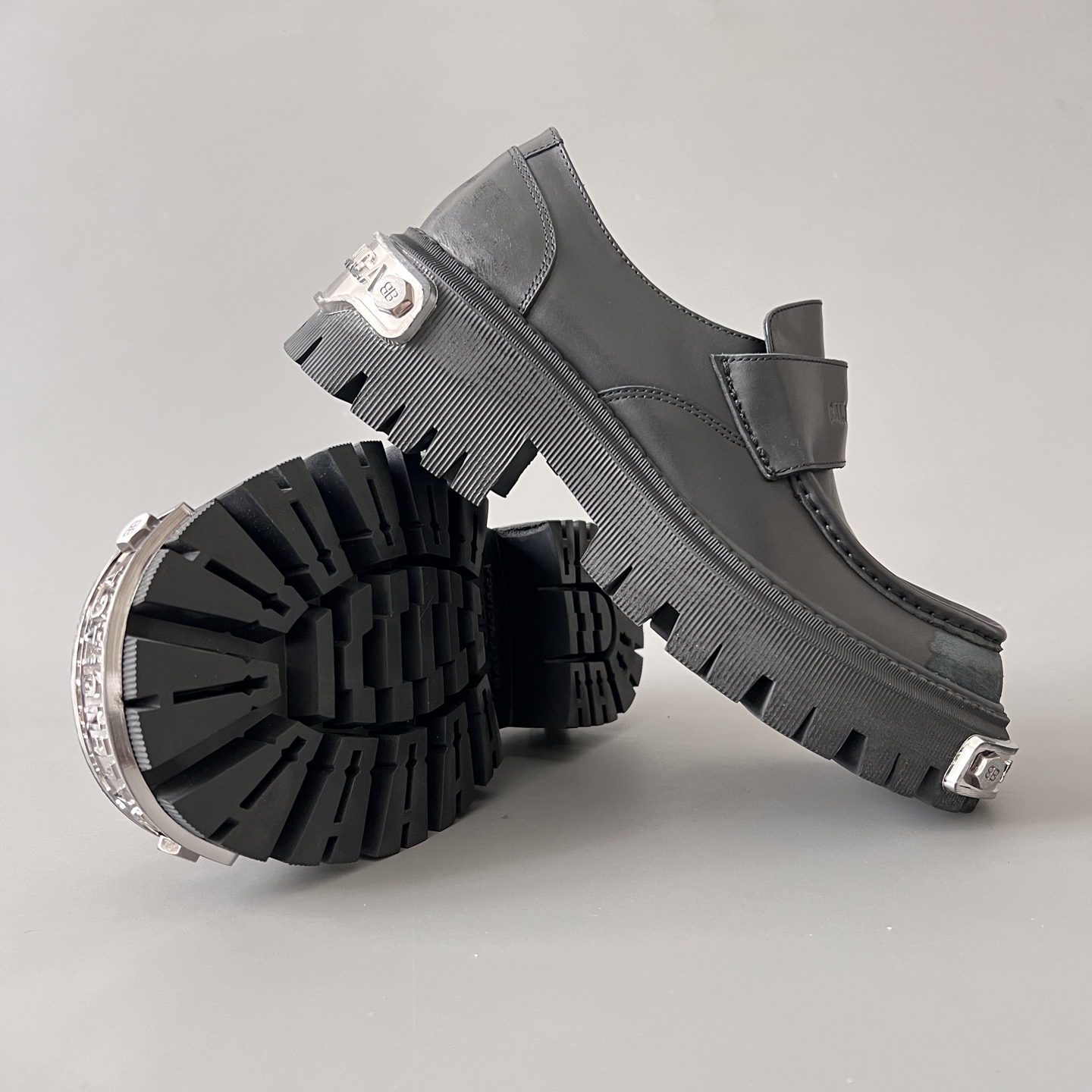 Balenciaga  巴黎世家 Tractor  做旧效果 铭牌标识 德比 乐福 皮鞋 黑色 C0-825735WBSA81010