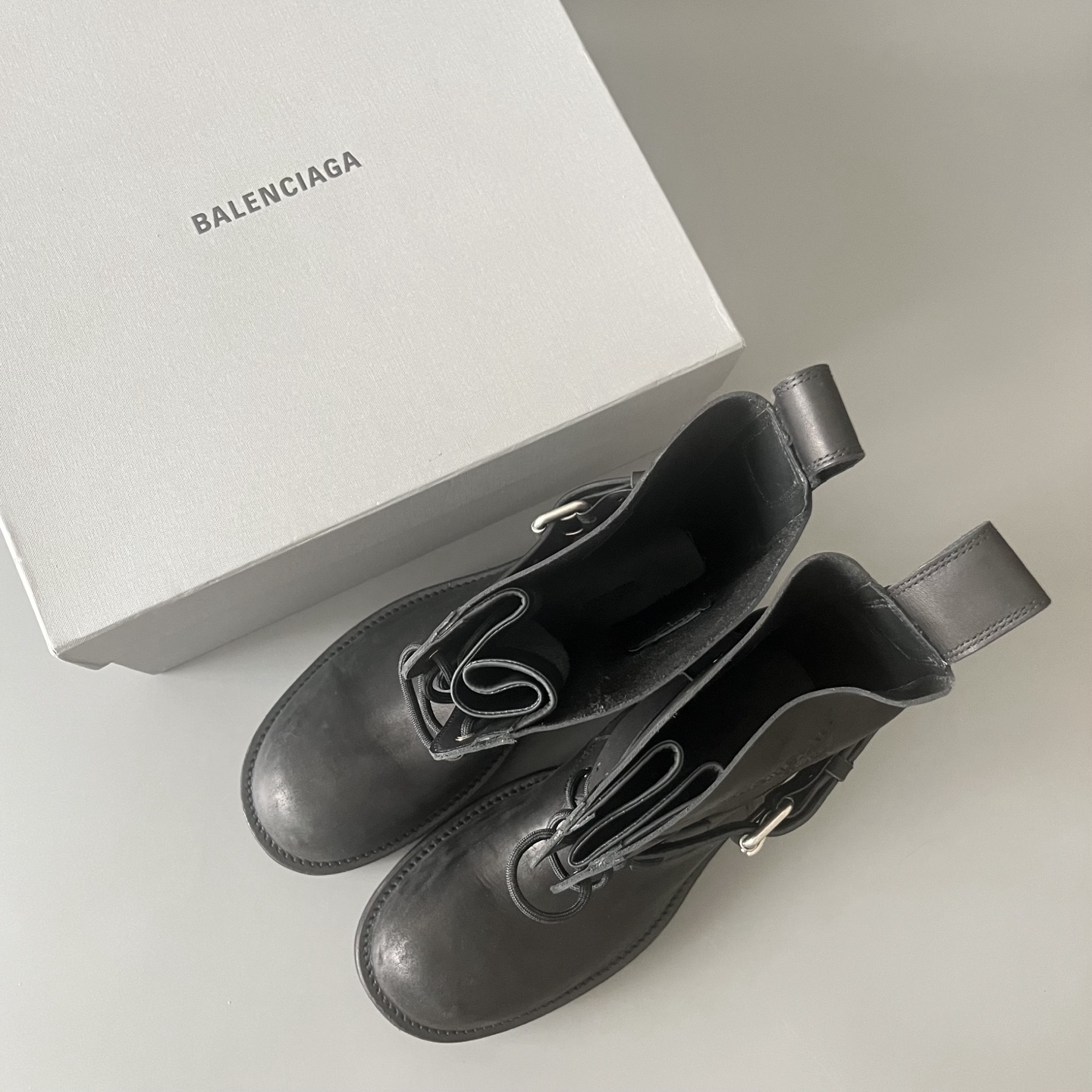 Balenciaga  巴黎世家 Venom 牛皮  短筒 马丁靴 黑色-D0