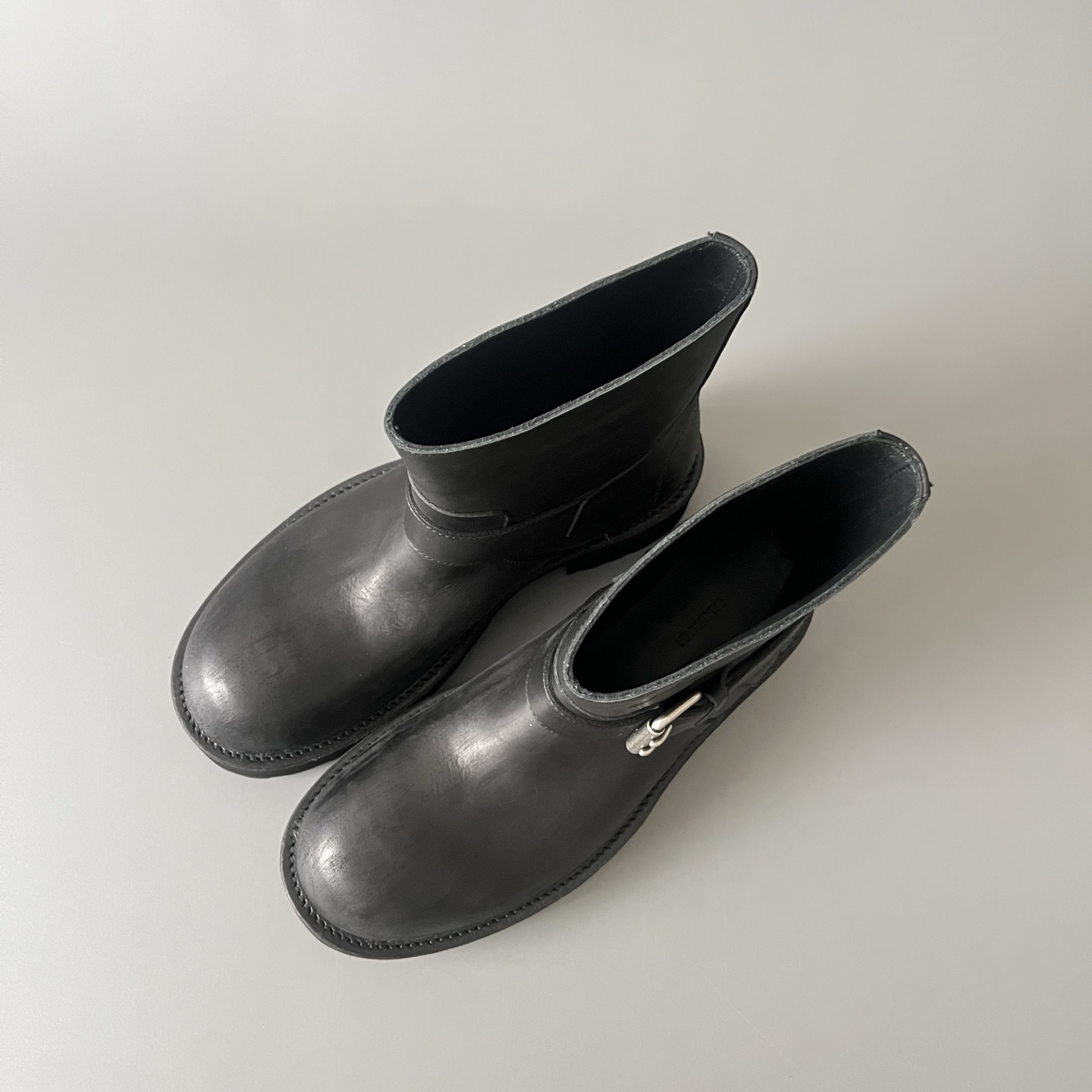 Balenciaga  巴黎世家 Venom 无鞋带 牛皮  短筒 马丁靴 黑色-D0
