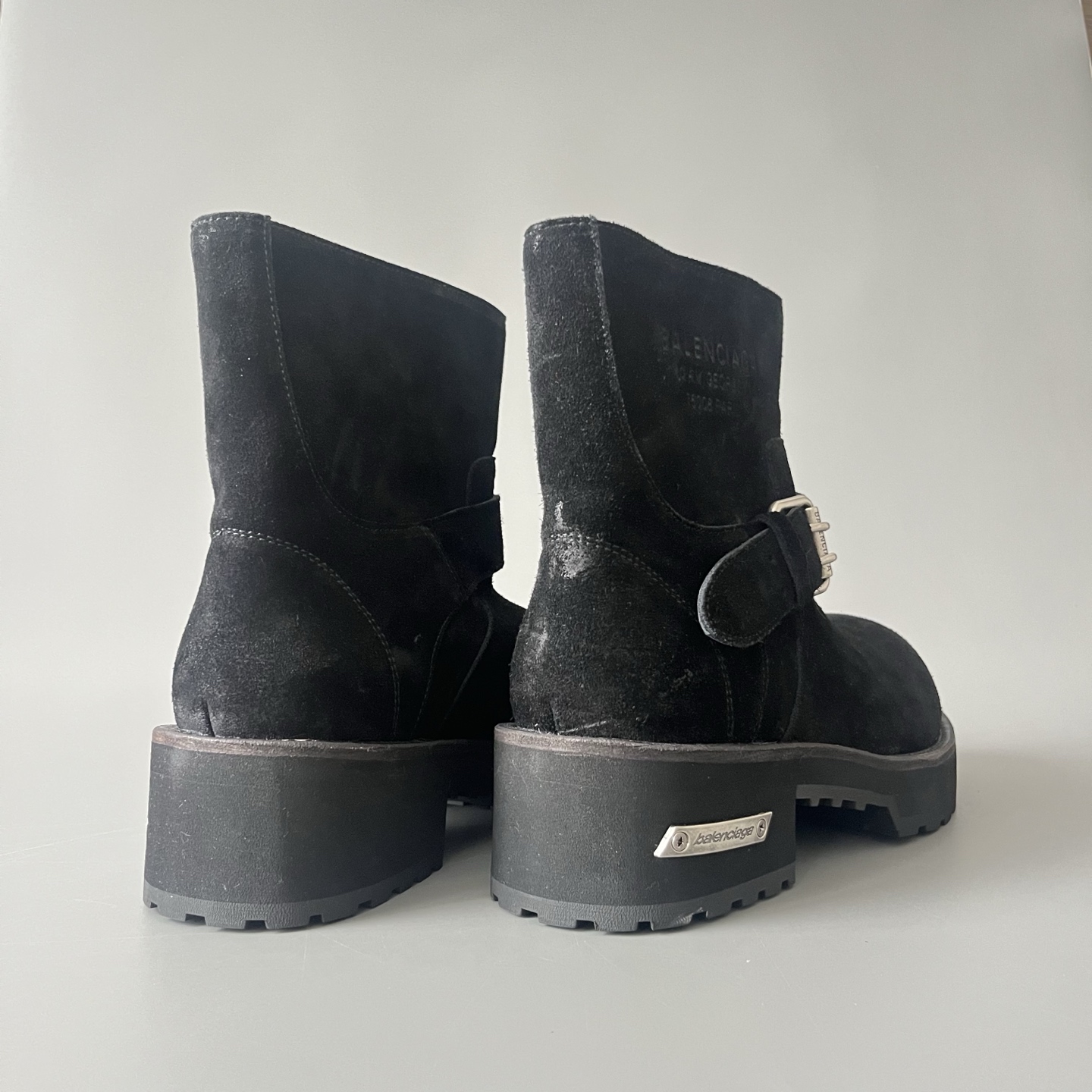 Balenciaga  巴黎世家 Venom 无鞋带 麂皮  短筒 马丁靴 黑色-D0