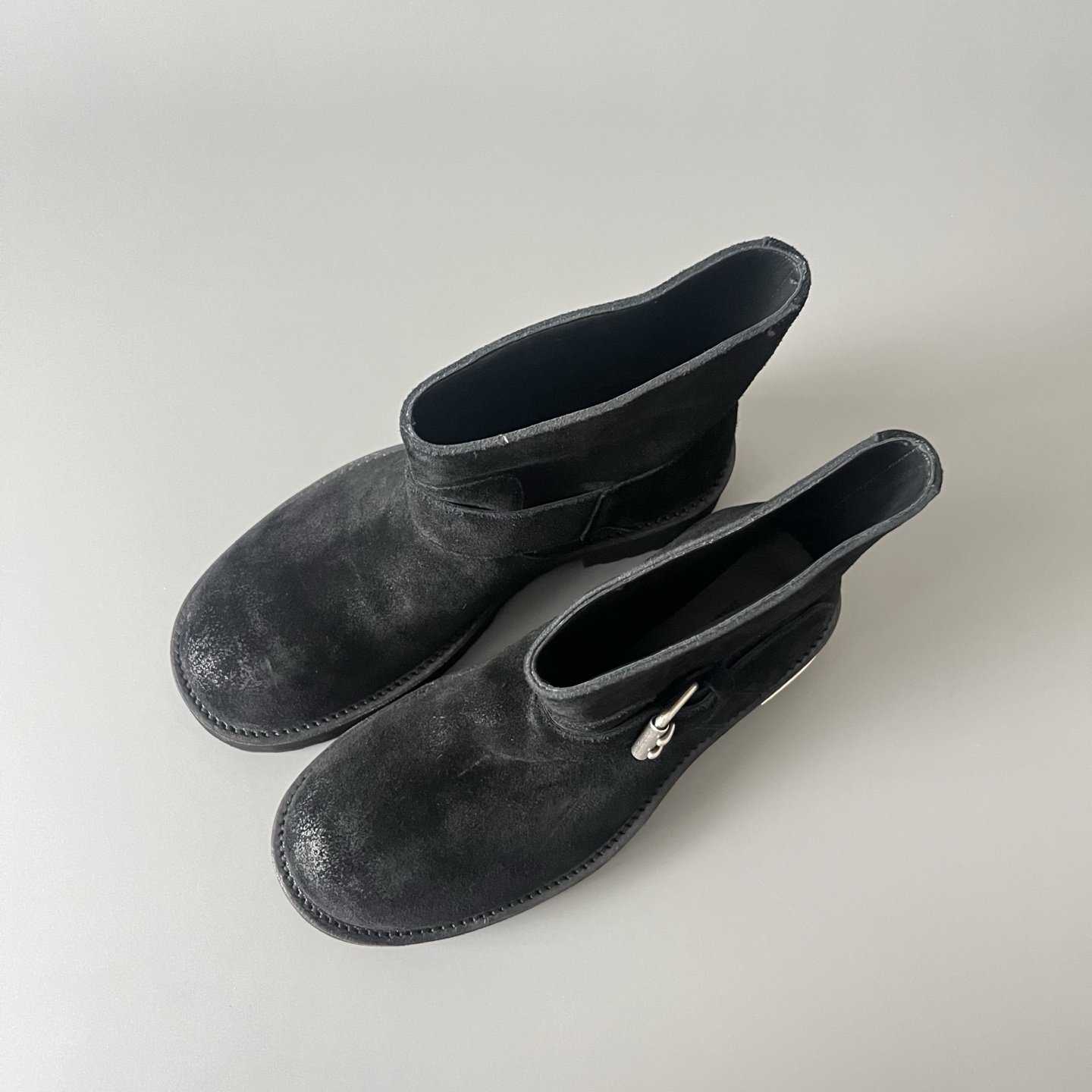 Balenciaga  巴黎世家 Venom 无鞋带 麂皮  短筒 马丁靴 黑色-D0