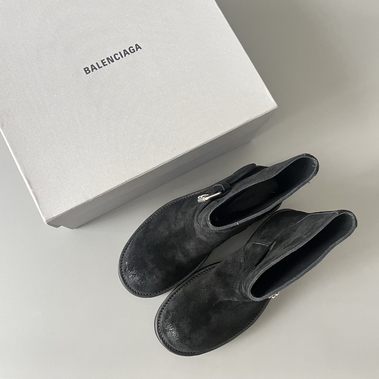 Balenciaga  巴黎世家 Venom 无鞋带 麂皮  短筒 马丁靴 黑色-D0