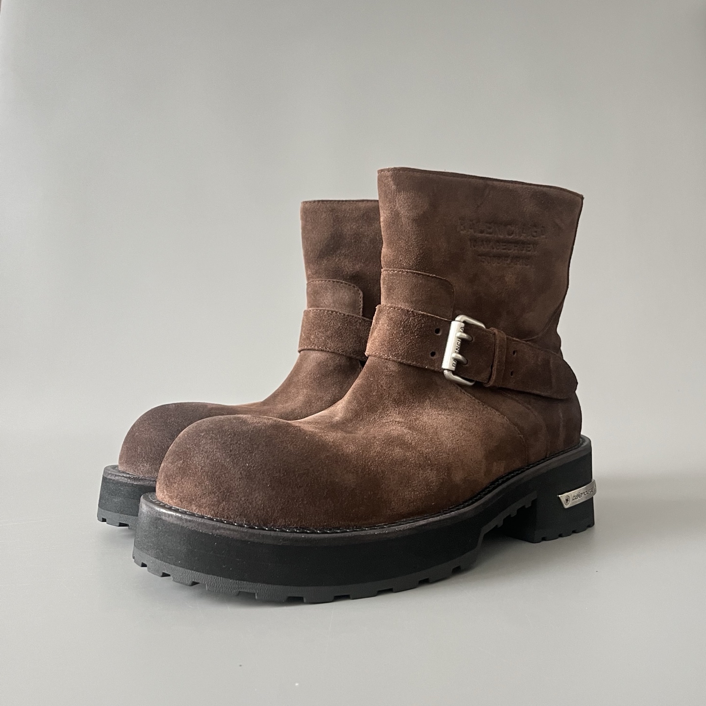 Balenciaga  巴黎世家 Venom 无鞋带 麂皮  短筒 马丁靴 棕色-D0-873433WCB432981