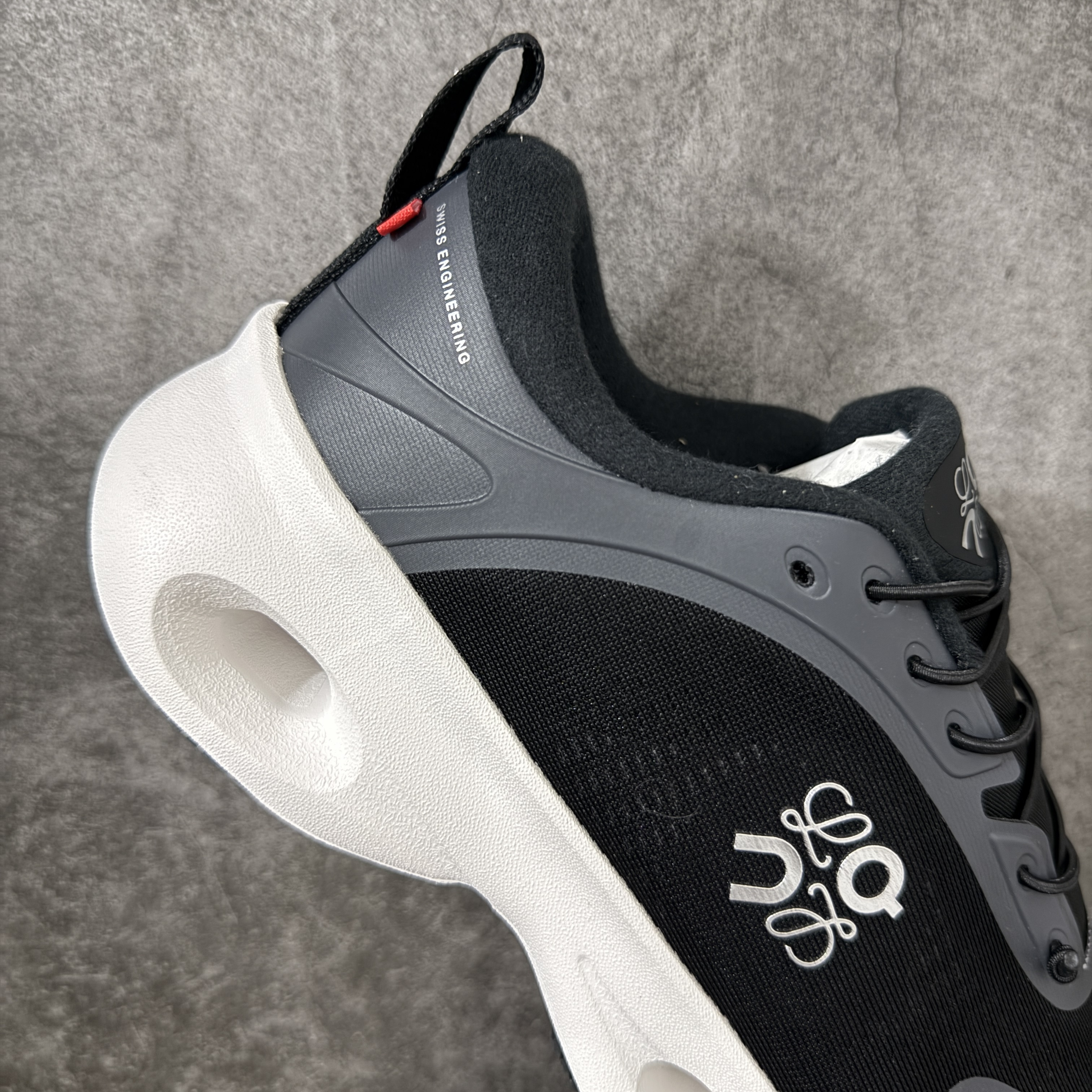 On昂跑 LOEWE x On Cloudsolo 时尚舒适防滑耐磨  波鞋 跑步鞋 男女同款 厚底抽绳 黑白-B0-L929282X38-1102